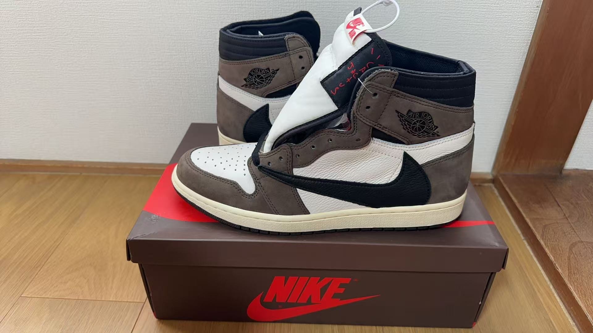 Travis Scott × Nike Air Jordan 1 Retro High OG TS SP "Sail/Dark Mocha"