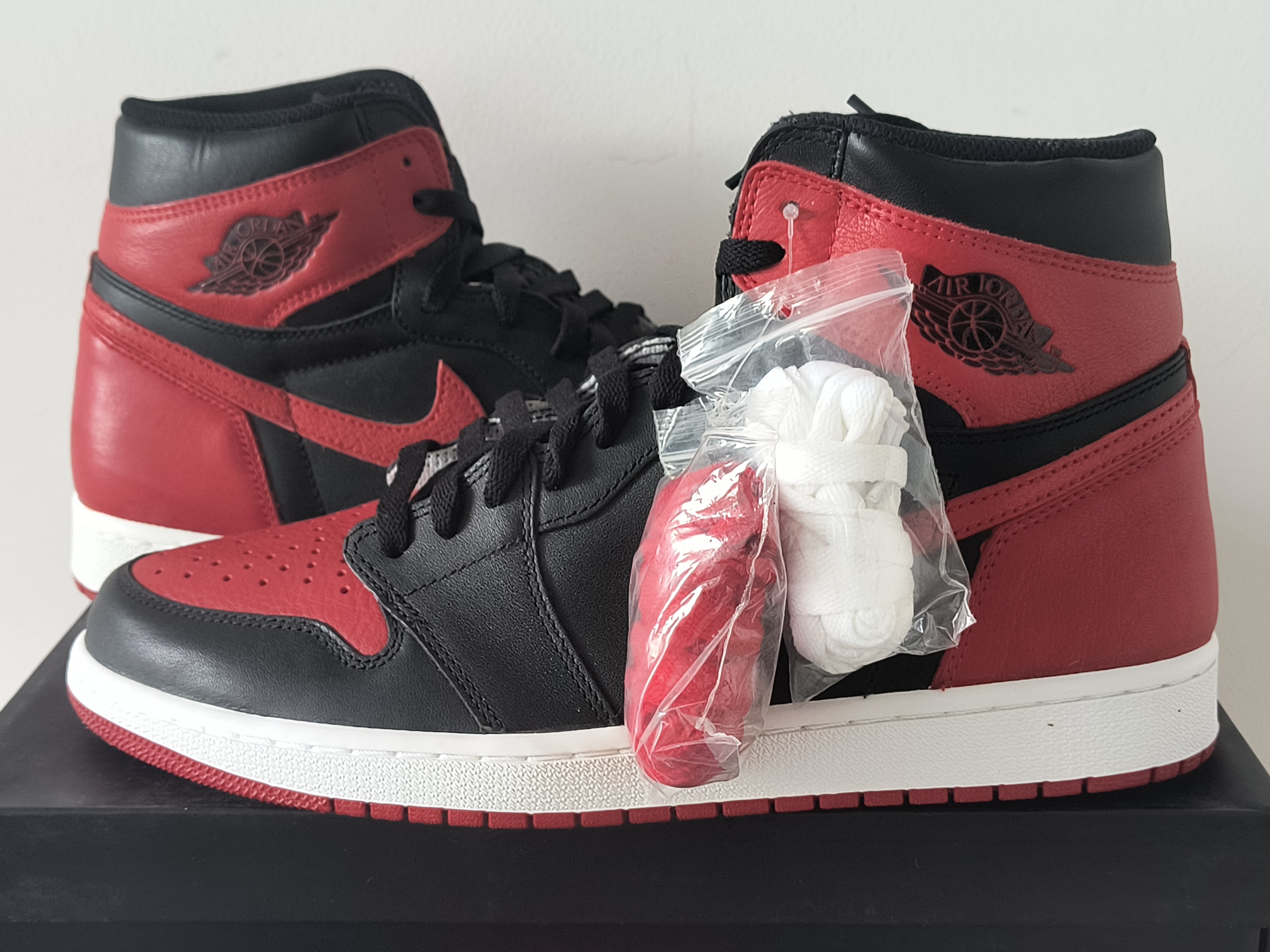 Nike Air Jordan 1 Retro High OG "Bred/Banned"