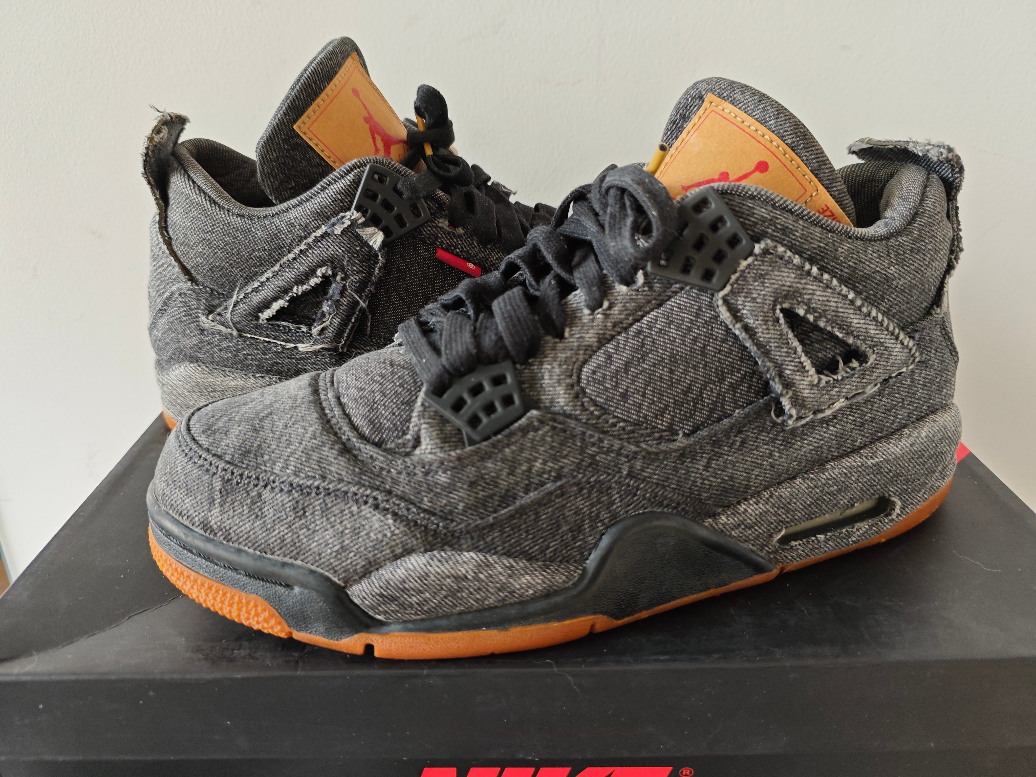 Nike × Levi's Air Jordan 4 "Black Denim" (LEVIS Tab)