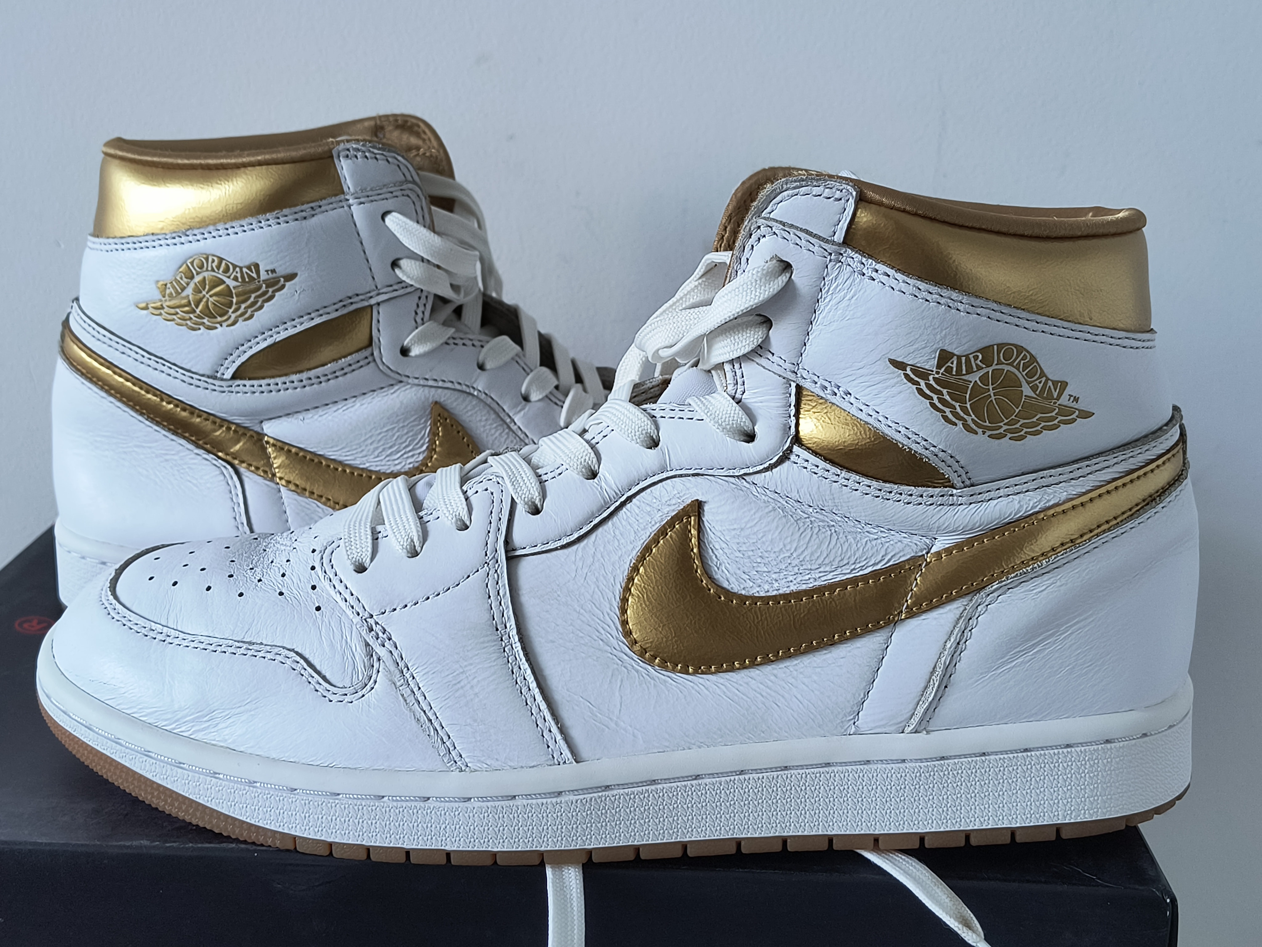 Nike Women's Air Jordan 1 Retro High OG "White and Gold"