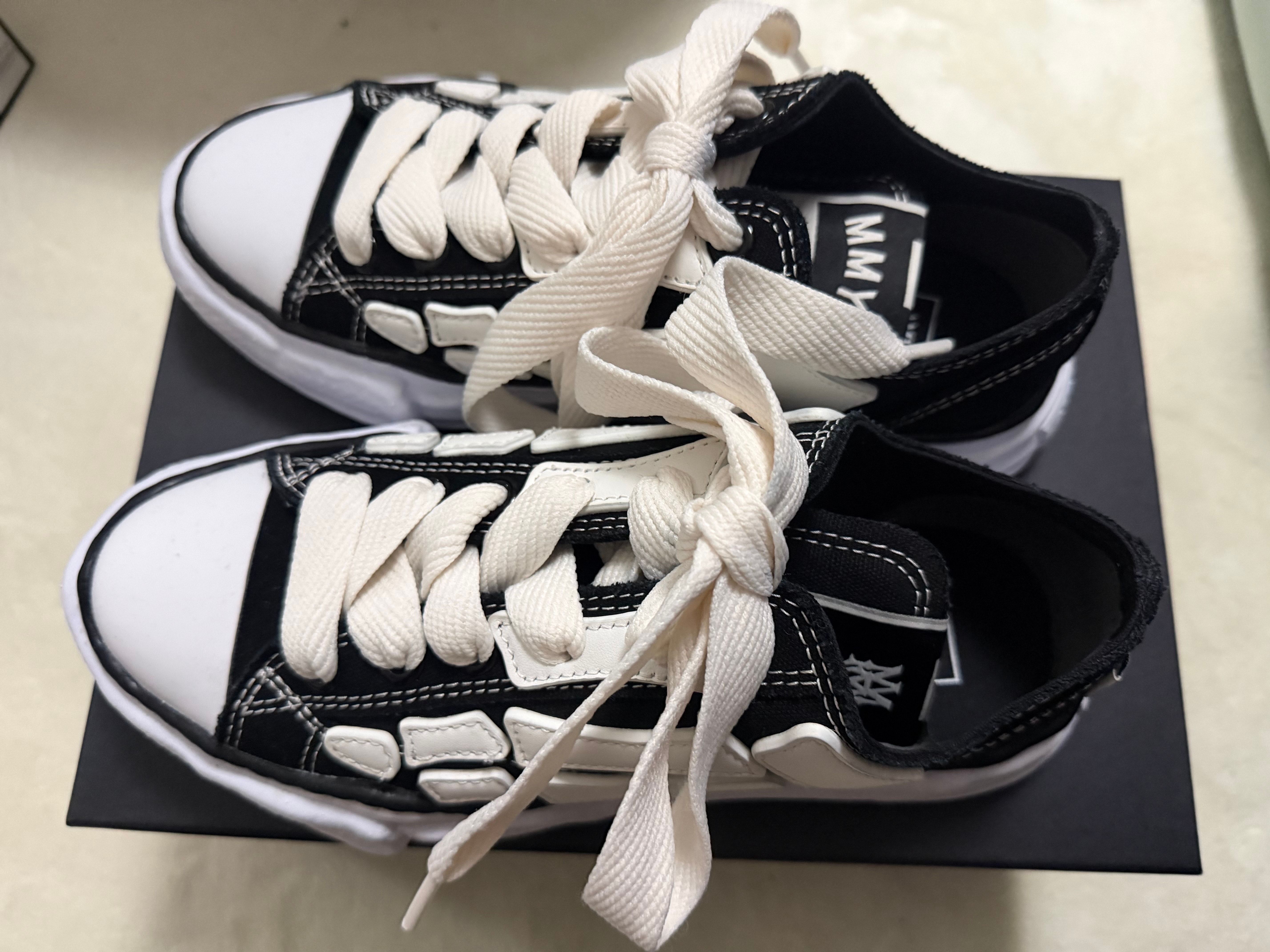 ミハラ ヤスヒロ ピーターソン (MIHARA YASUHIRO PETERSON) の新作