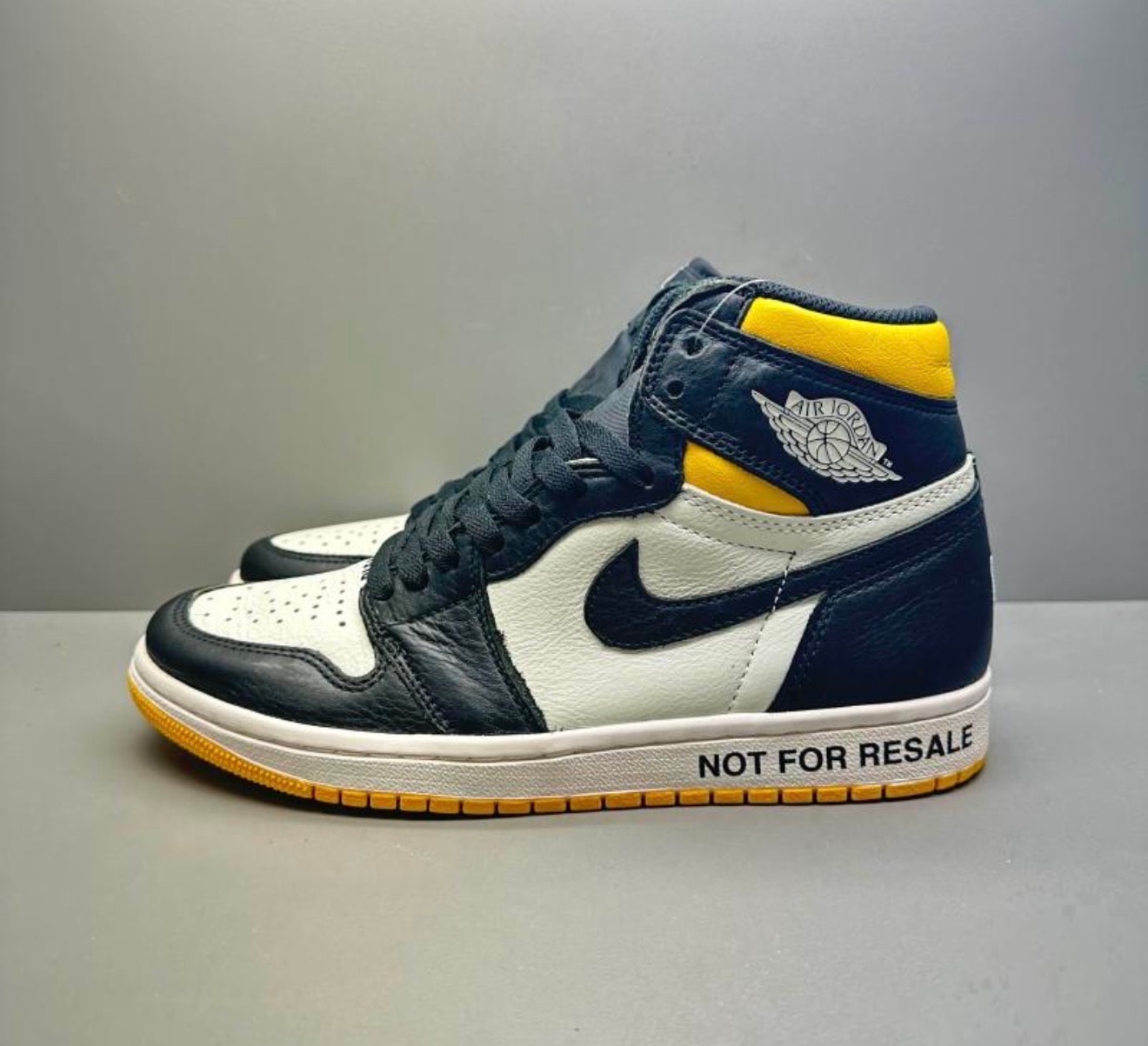 Nike Air Jordan 1 Retro High (NOT FOR RESALE) "Varsity Maize"