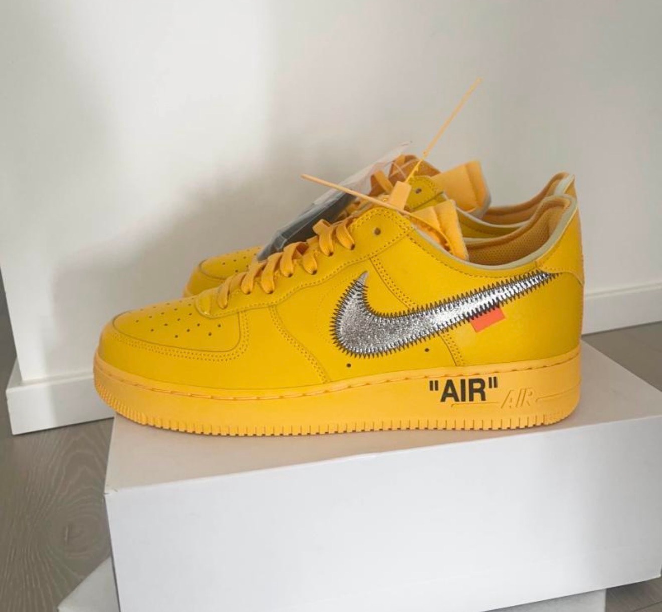 Off-White × Nike Air Force 1 Low "University Gold"