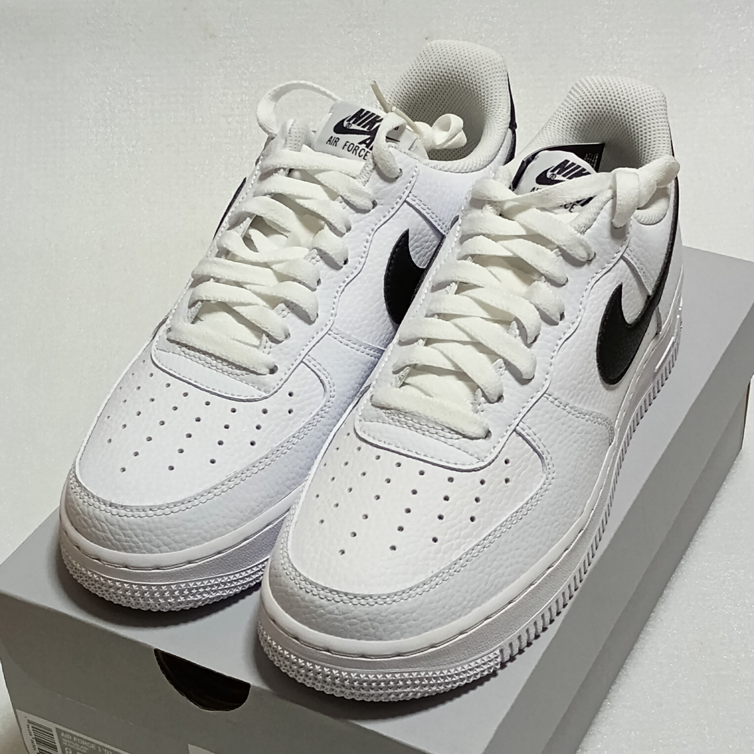 Nike Air Force 1 Low '07 "White Black Pebbled Leather"