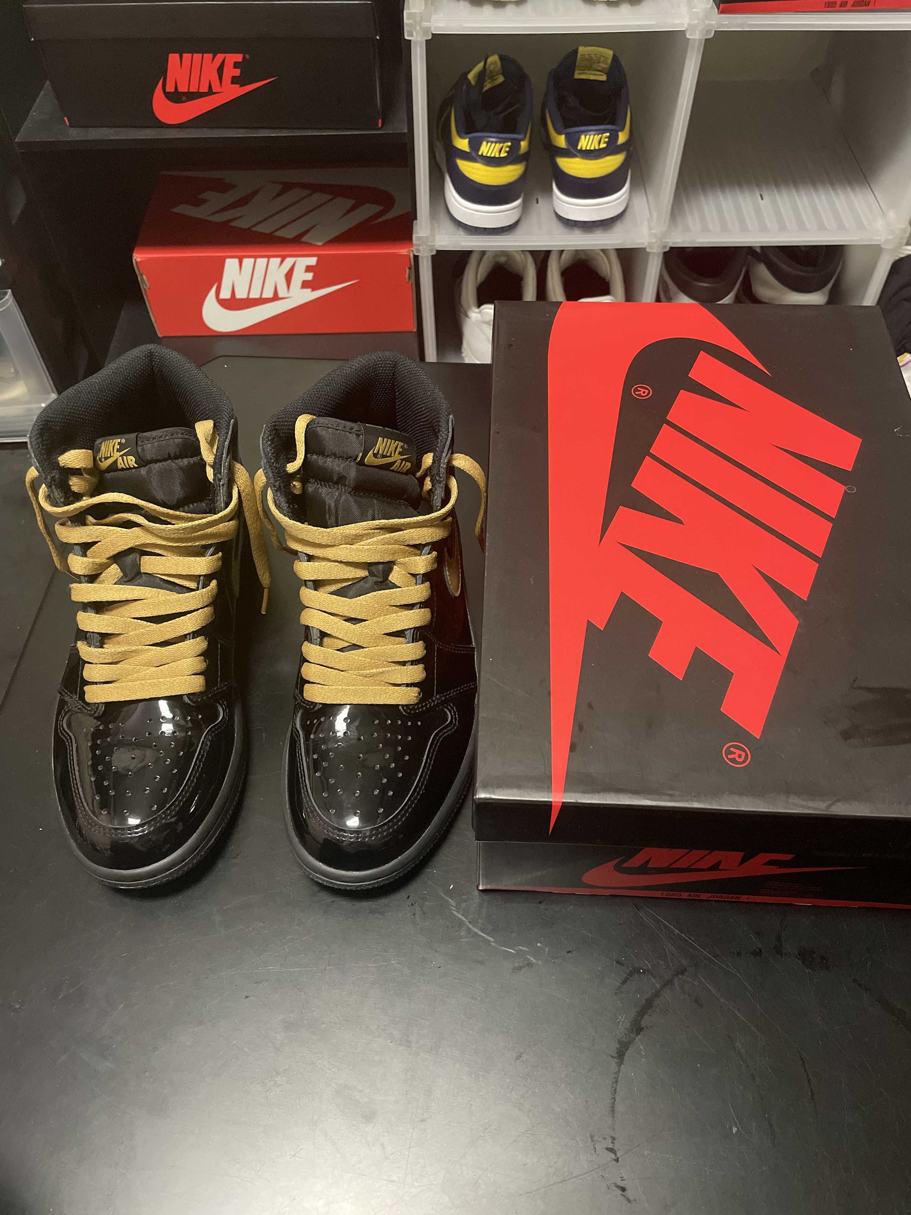 Nike Air Jordan 1 High OG "Black-Metalic Gold"