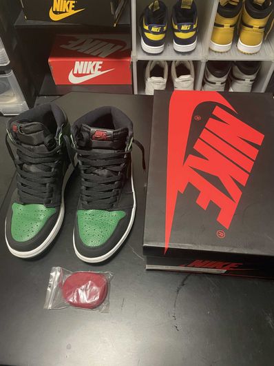 Nike Air Jordan 1 Retro High OG "Black/Pine Green" (2020)