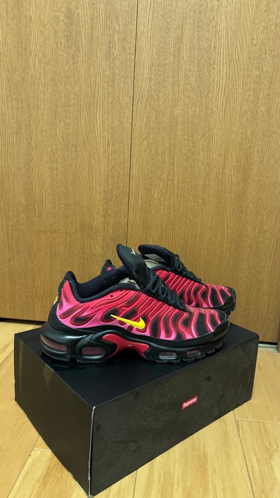 Supreme × Nike Air Max Plus "Hyper Grape"