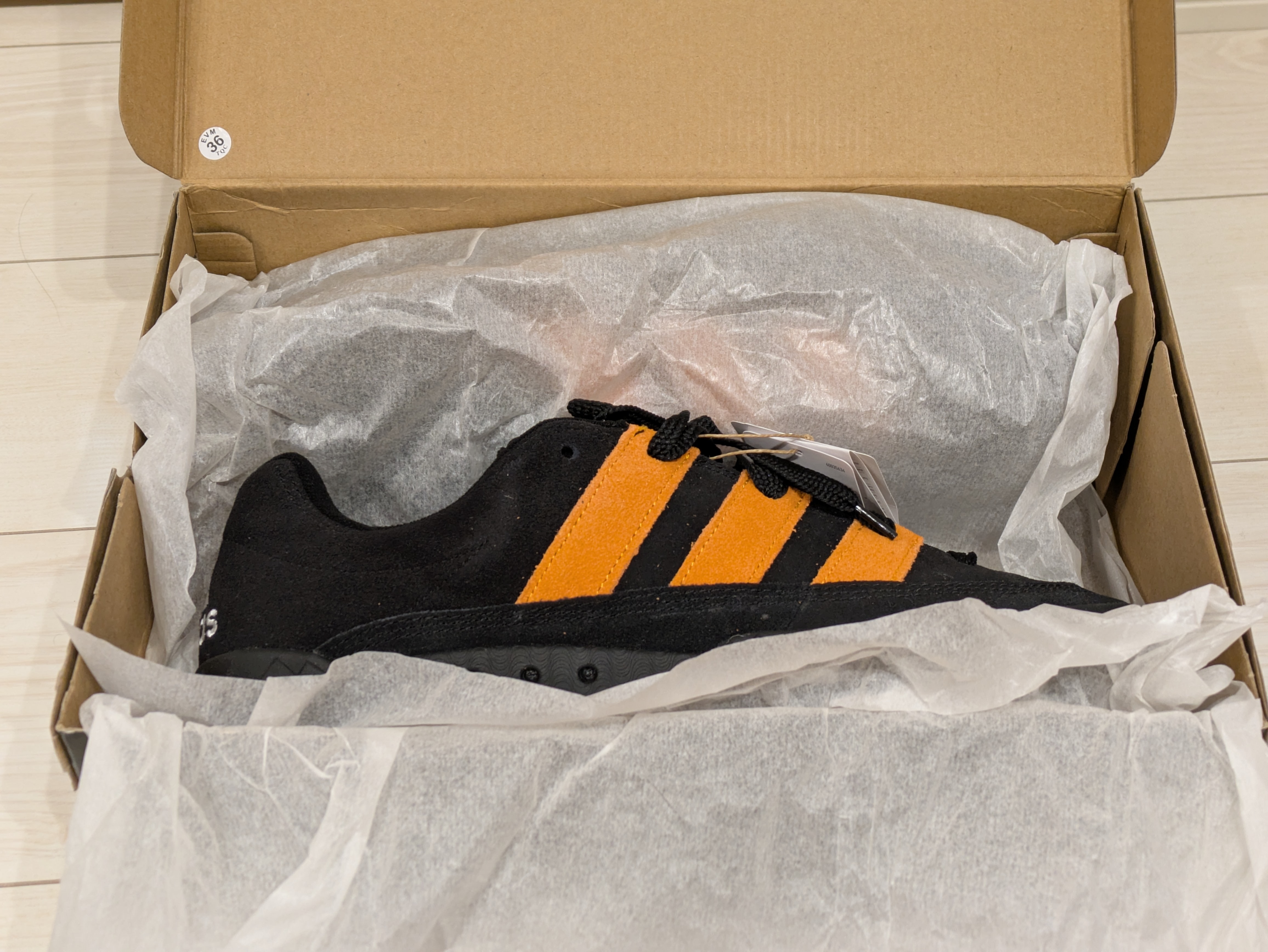 ジャマル・スミス × アディダス アディマティック "コアブラック/オレンジラッシュ"