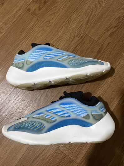adidas YEEZY 700 V3 "Arzareth"