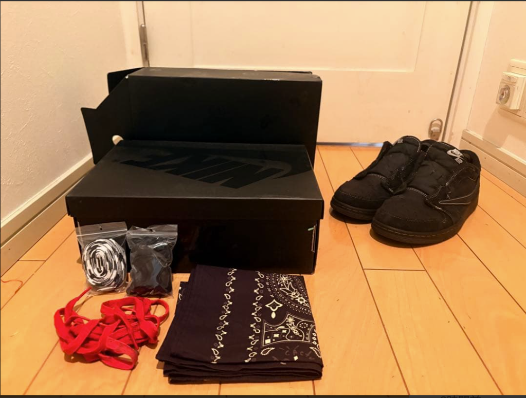 トラヴィススコット × ナイキ エアジョーダン1 ロー OG SP "ブラック ファントム"