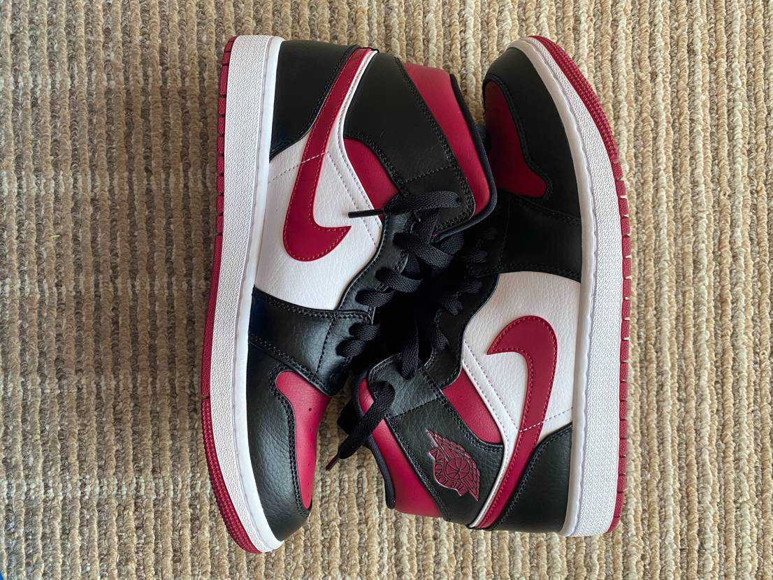 NIKE AIR JORDAN 1 MID "BLACK/RED/WHITE"