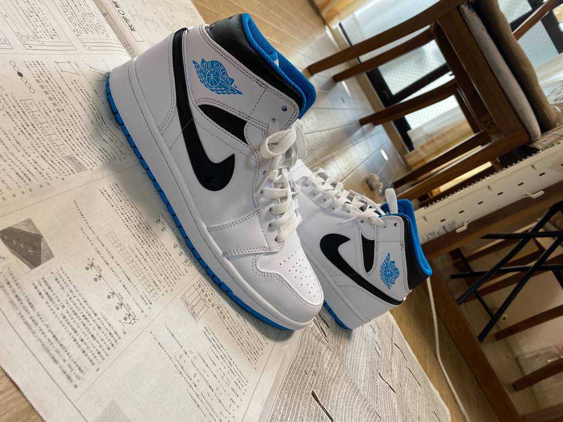 Nike Air Jordan 1 Mid "White/Laser blue"