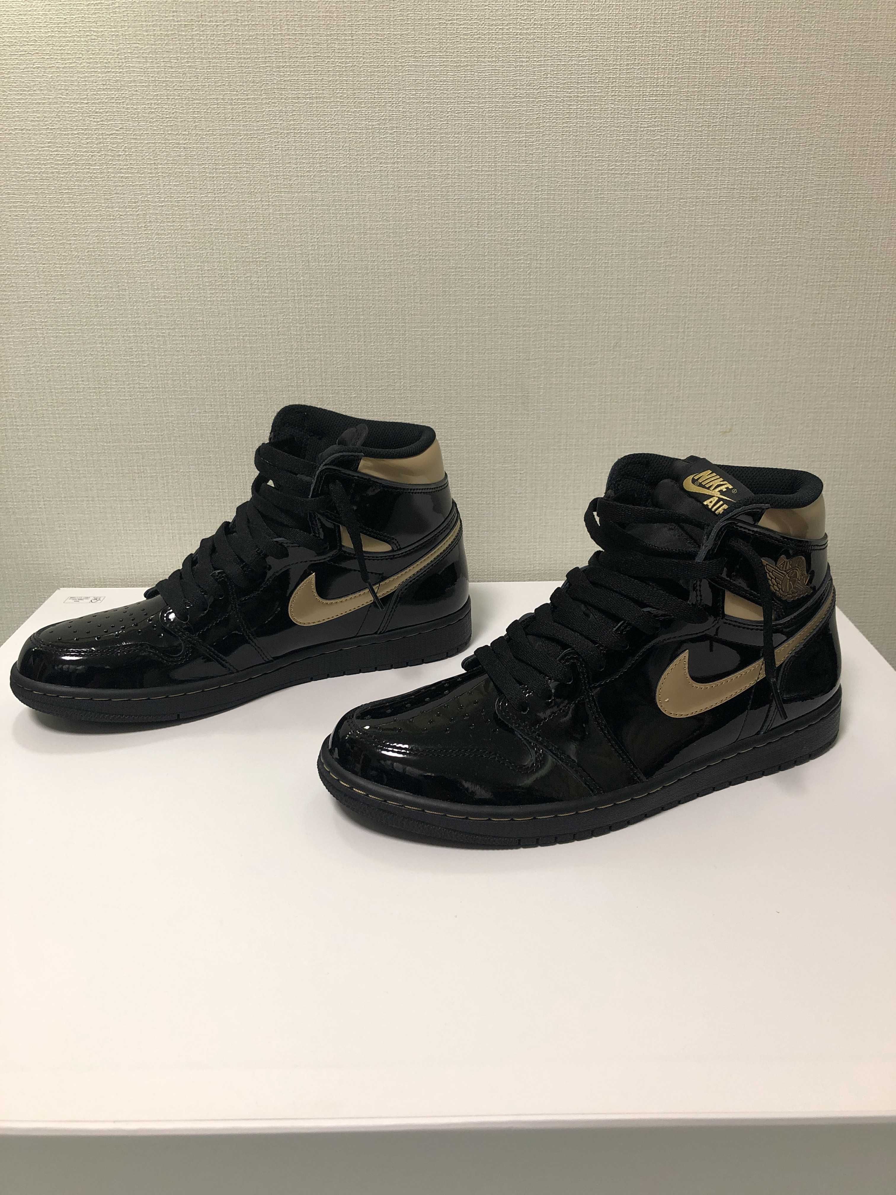 Nike Air Jordan 1 High OG "Black-Metalic Gold"