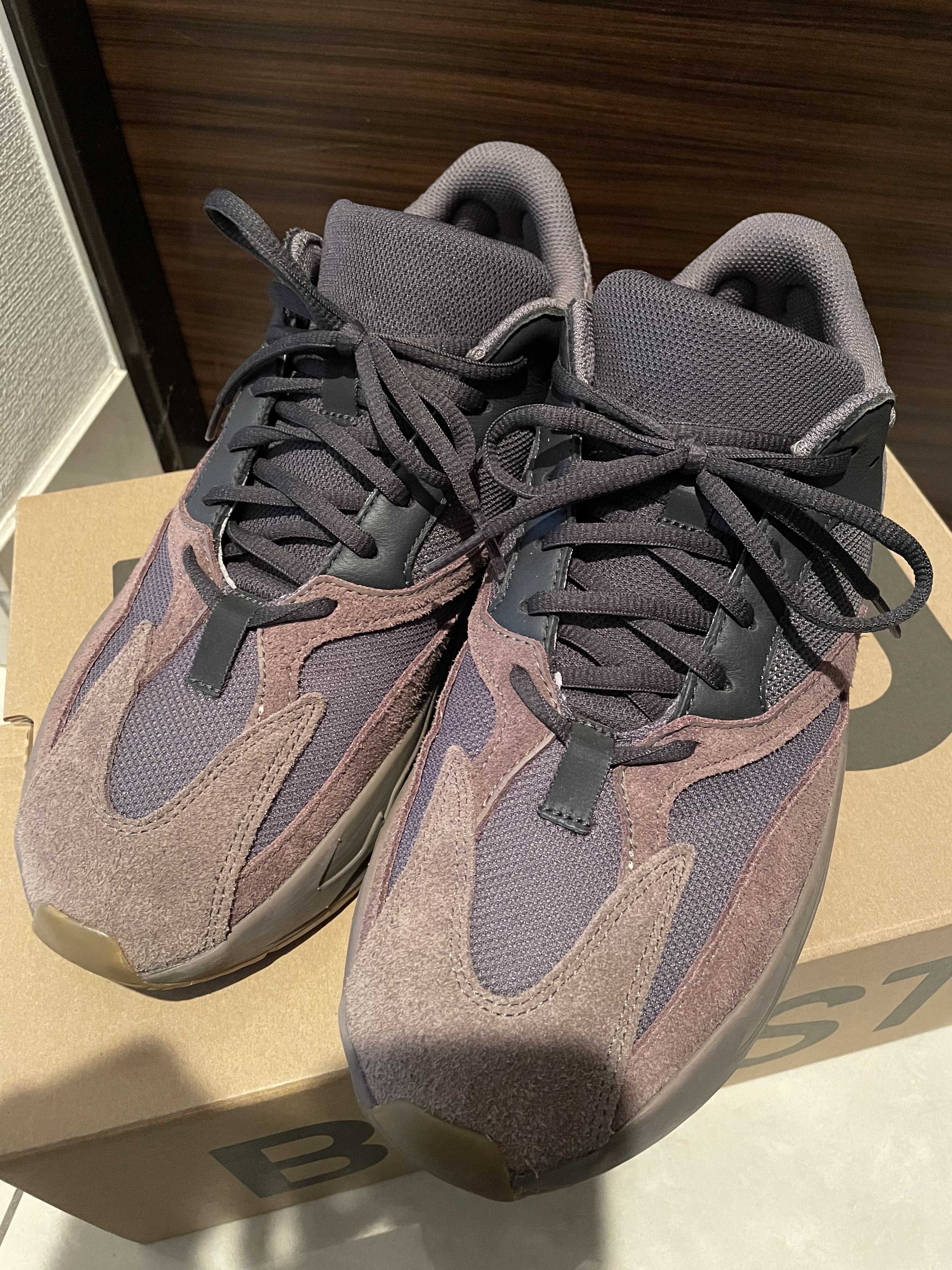 YEEZY BOOST 700 WAVE RUNNER DARK GREY