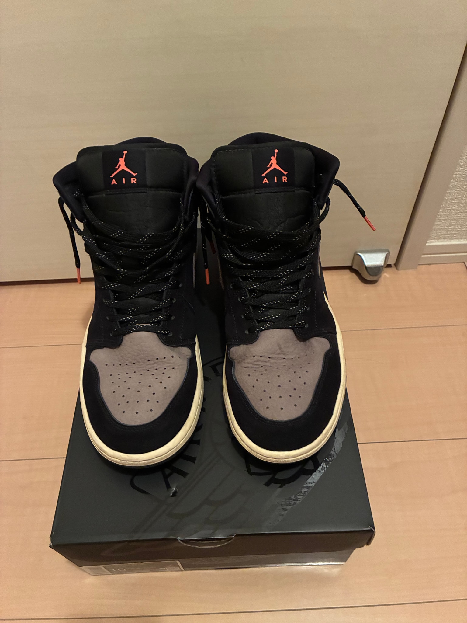 Nike Air Jordan 1 Mid "Black/Olive Grey"
