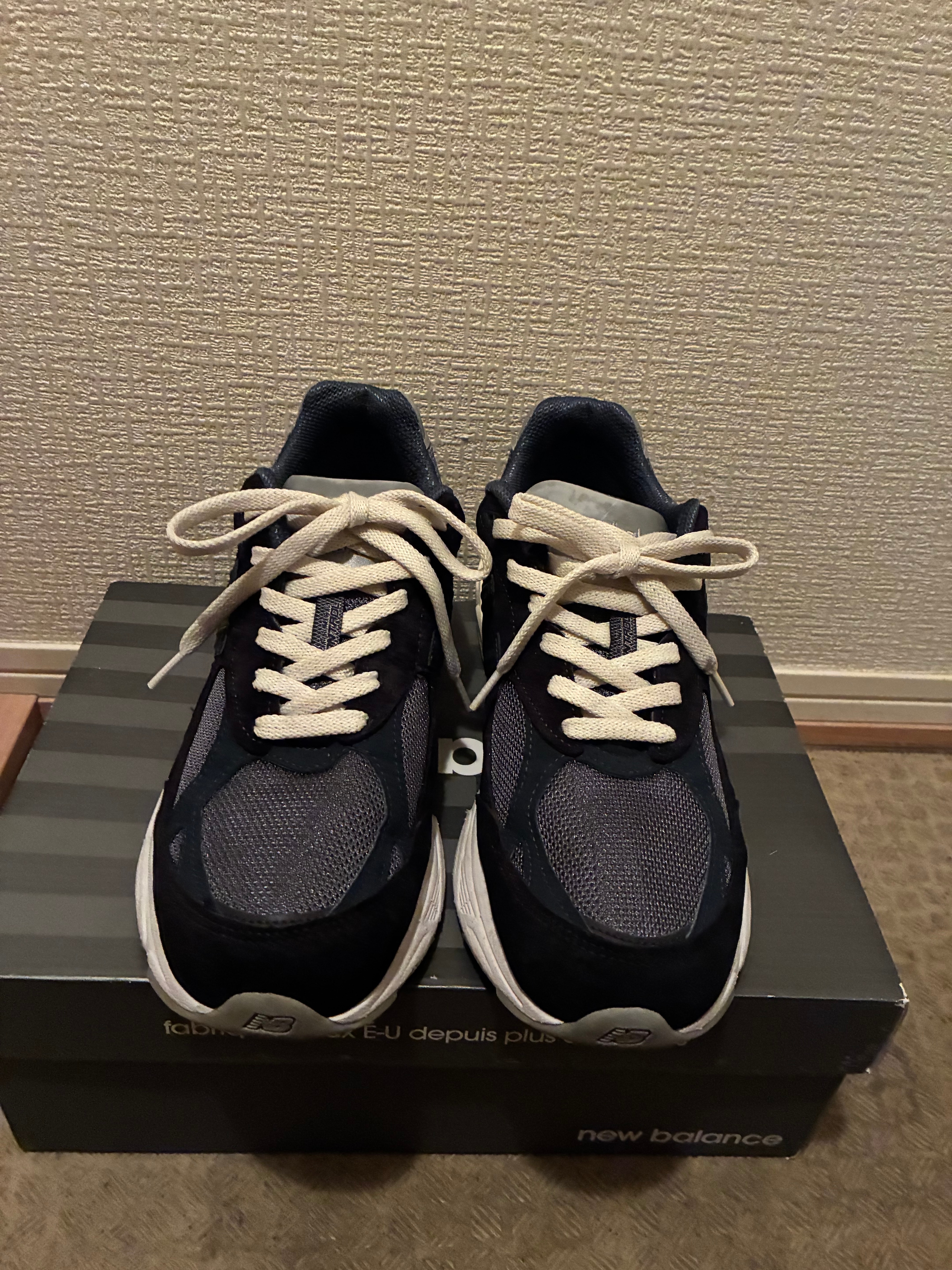 キス ロニー・ファイグ × ニューバランス 990V3 "ジェネシス/ネイビー"