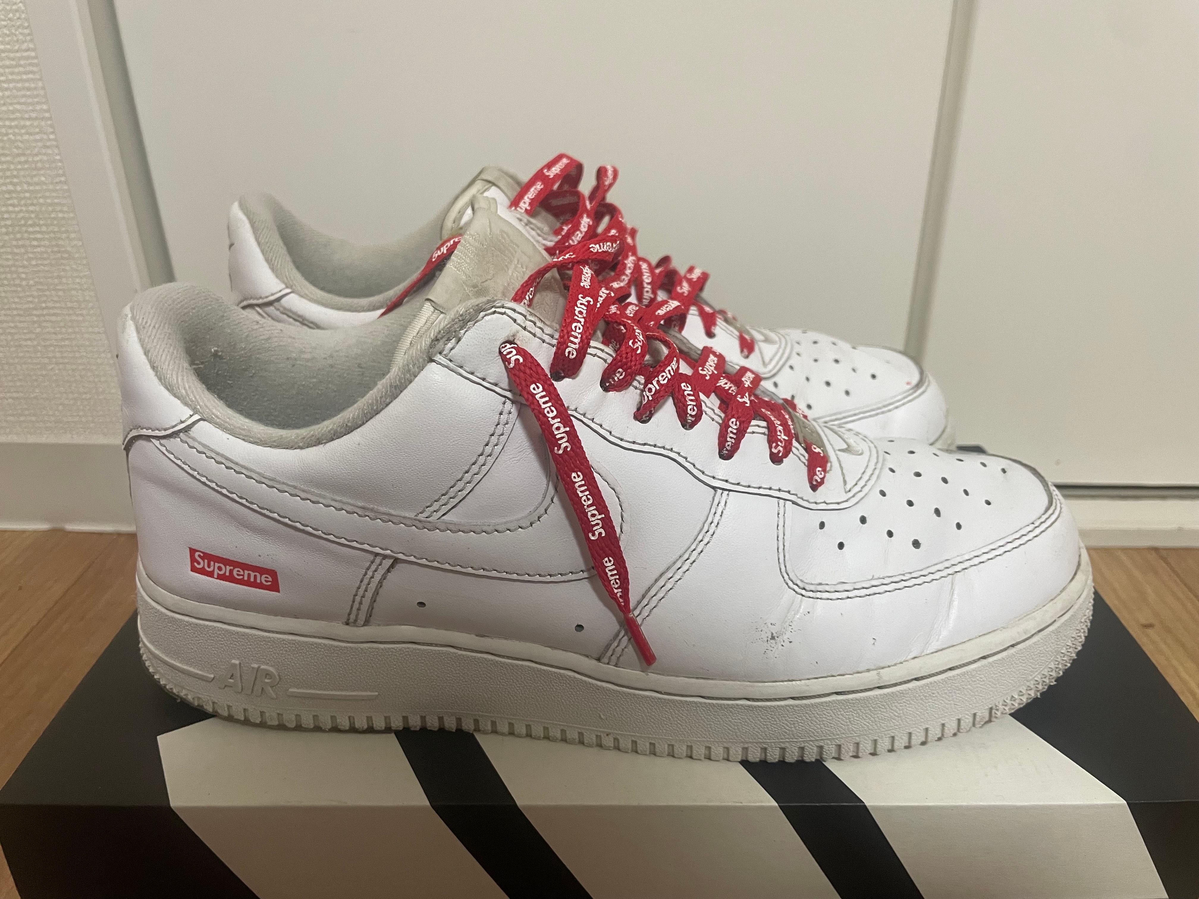 シュプリーム × ナイキ エアフォース1 ロー "ホワイト"