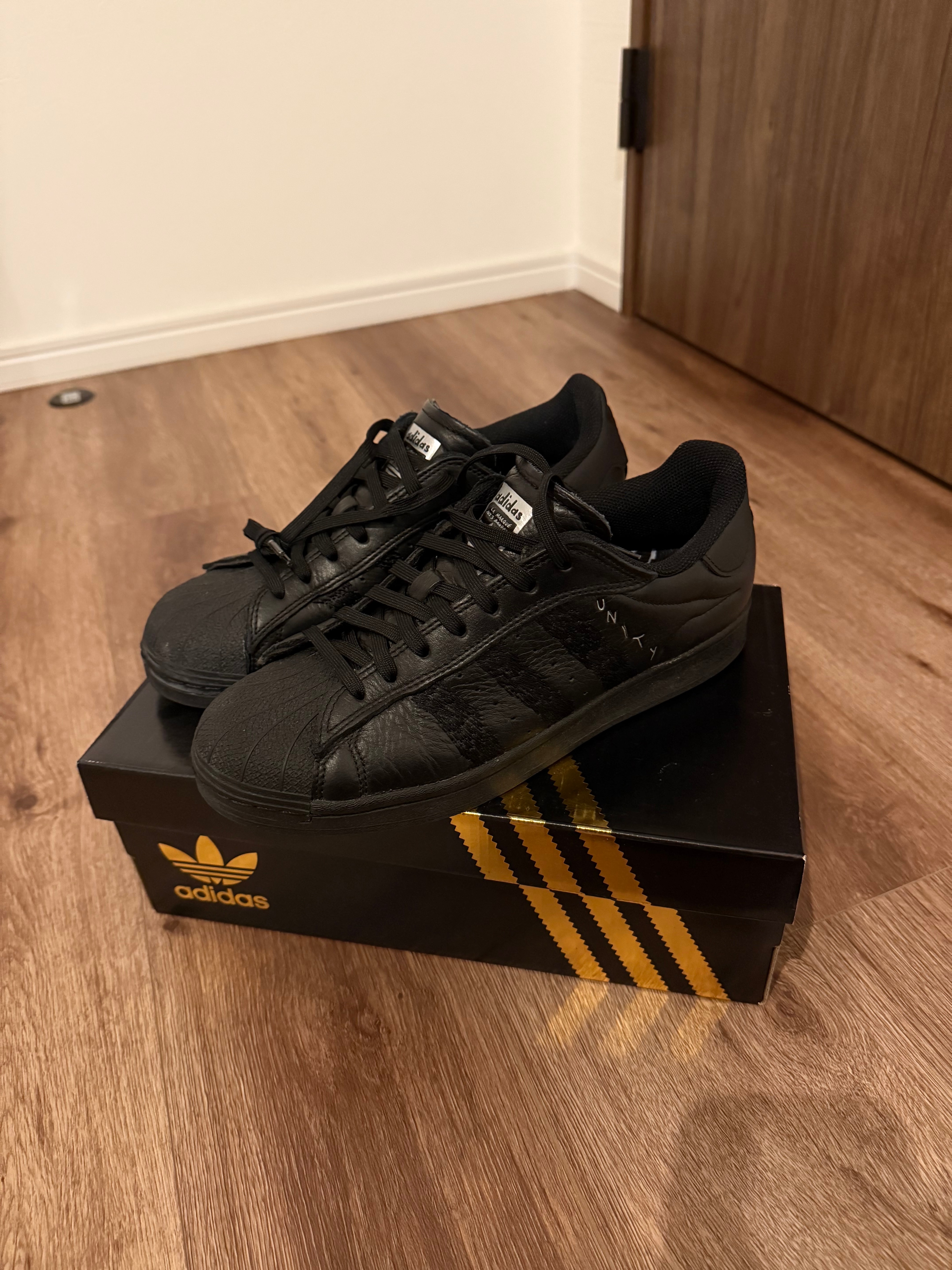 ユニティ × アディダスオリジナルス スーパースター ADV "コアブラック/シルバーメタリック"