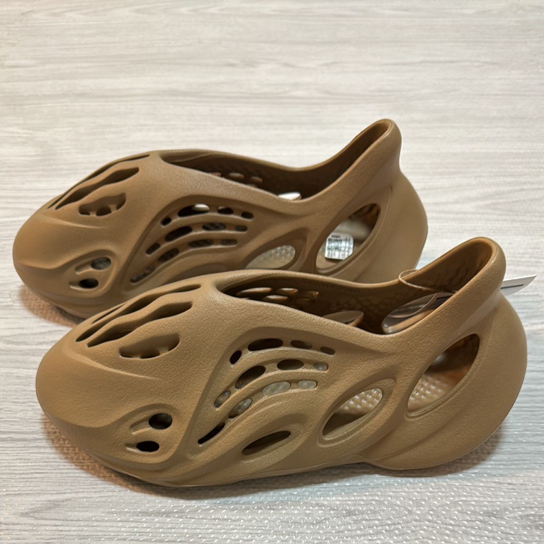 adidas YEEZY Foam Runner "Clay Taupe"