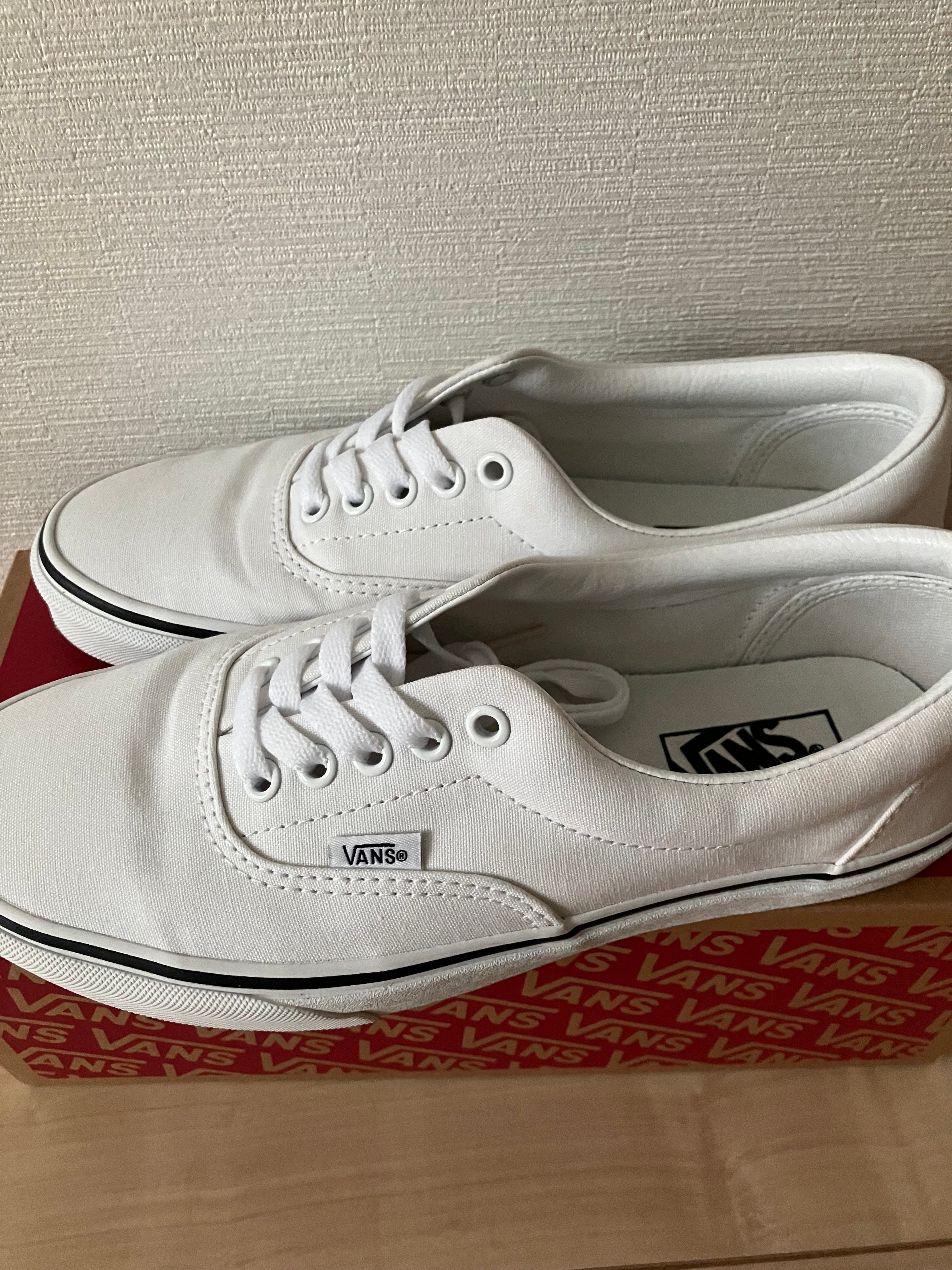 バンズ エラ "トゥルー ホワイト ブラック"