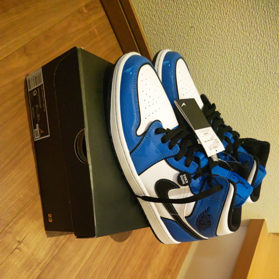 Nike Air Jordan 1 Mid SE "Signal Blue"