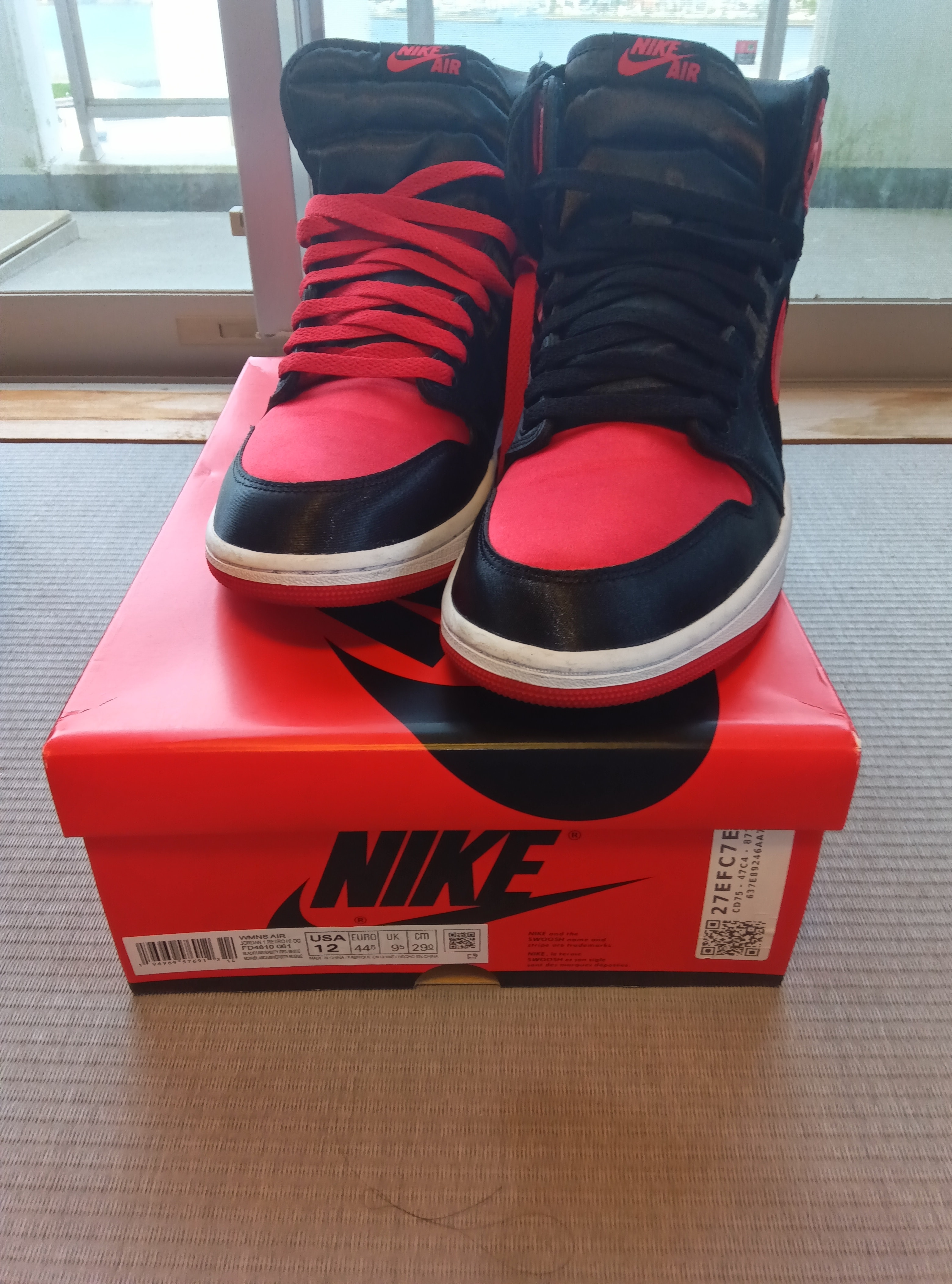 Nike Women's Air Jordan 1 Retro High OG "Satin Bred"