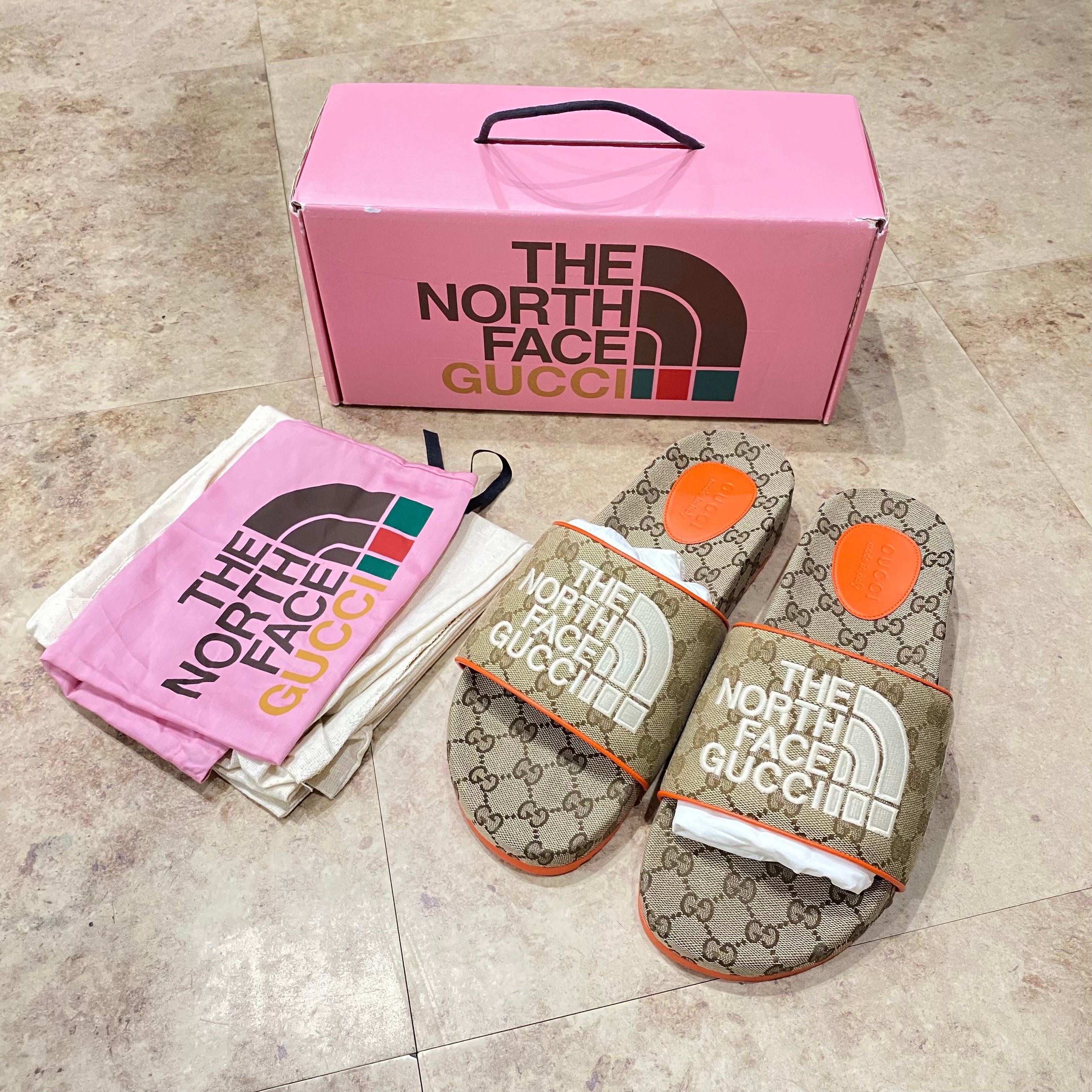 グッチ × ザノースフェイス スライドサンダル "ベージュ/エボニー"