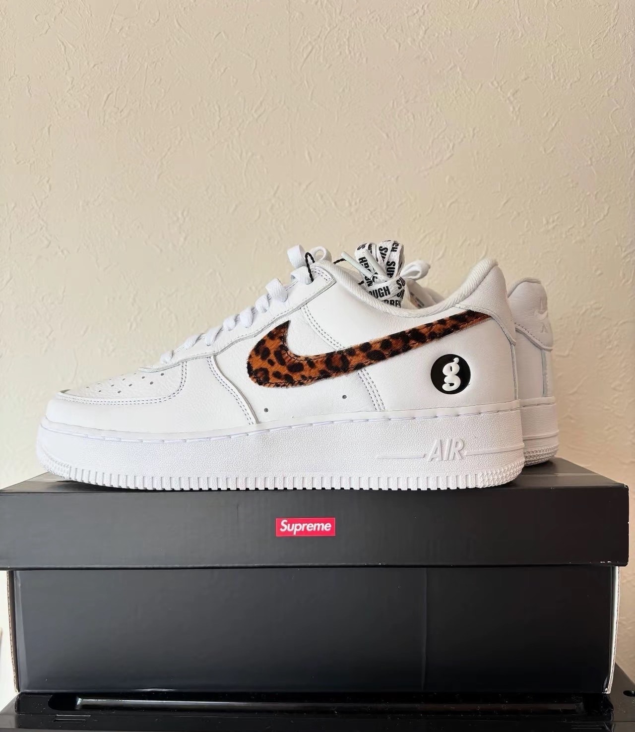 GOODENOUGH × Supreme × Nike Air Force 1 Low "White/Leopard" (25SS Week15)