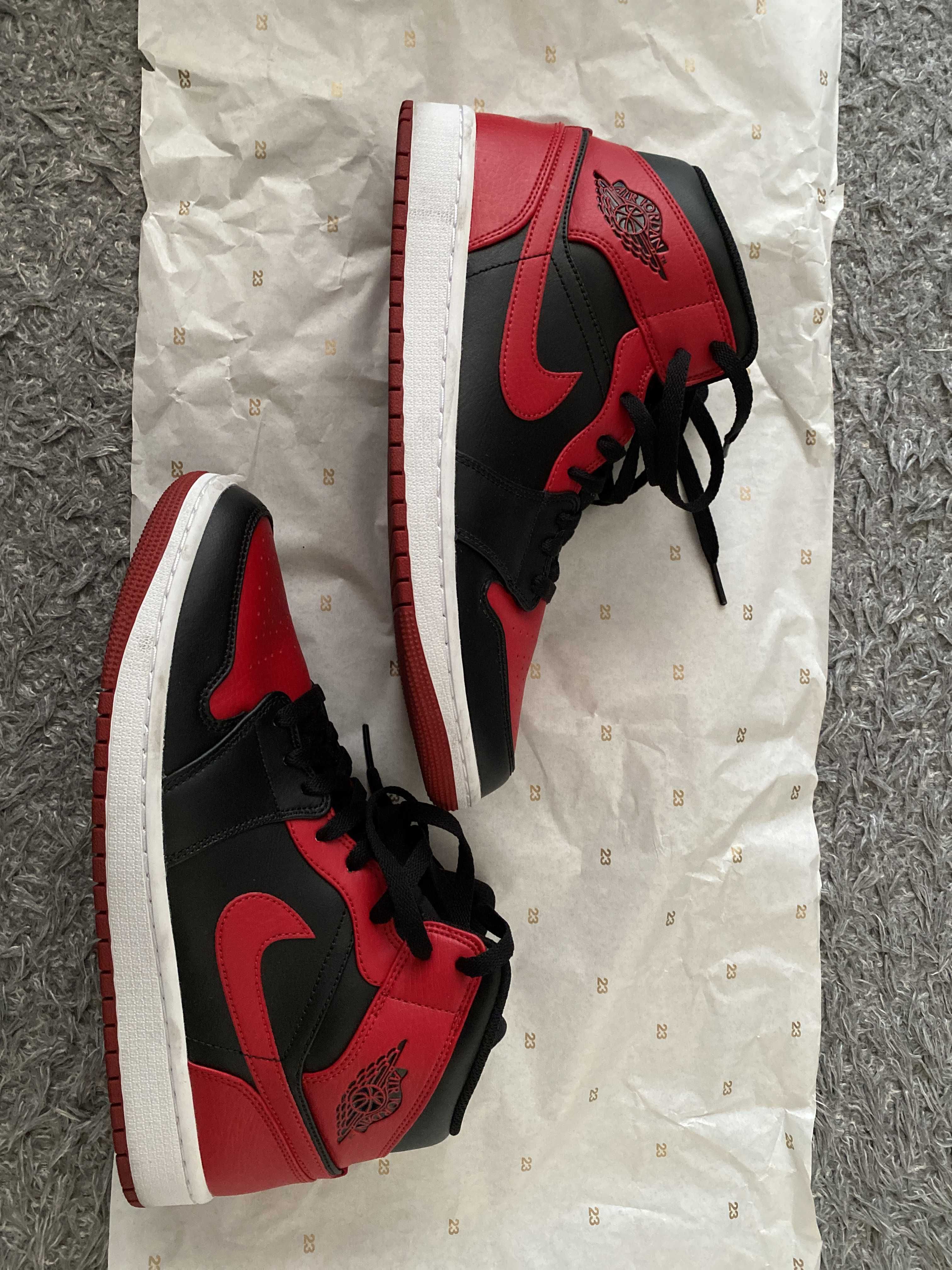 Nike Air Jordan 1 Mid "Bred"