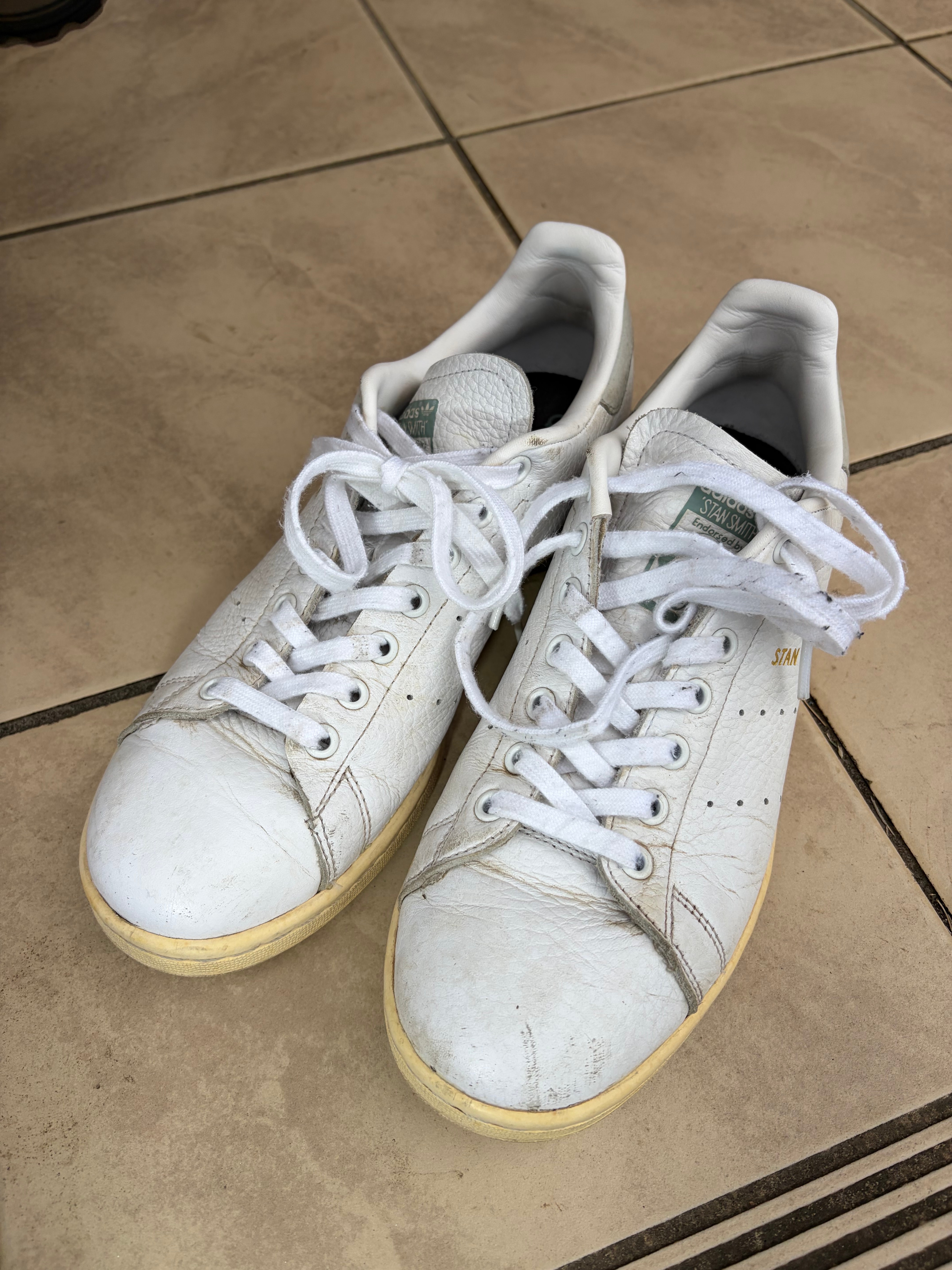 アディダス ファレル・ウィリアムス スタンスミス "タクタイル グリーン"