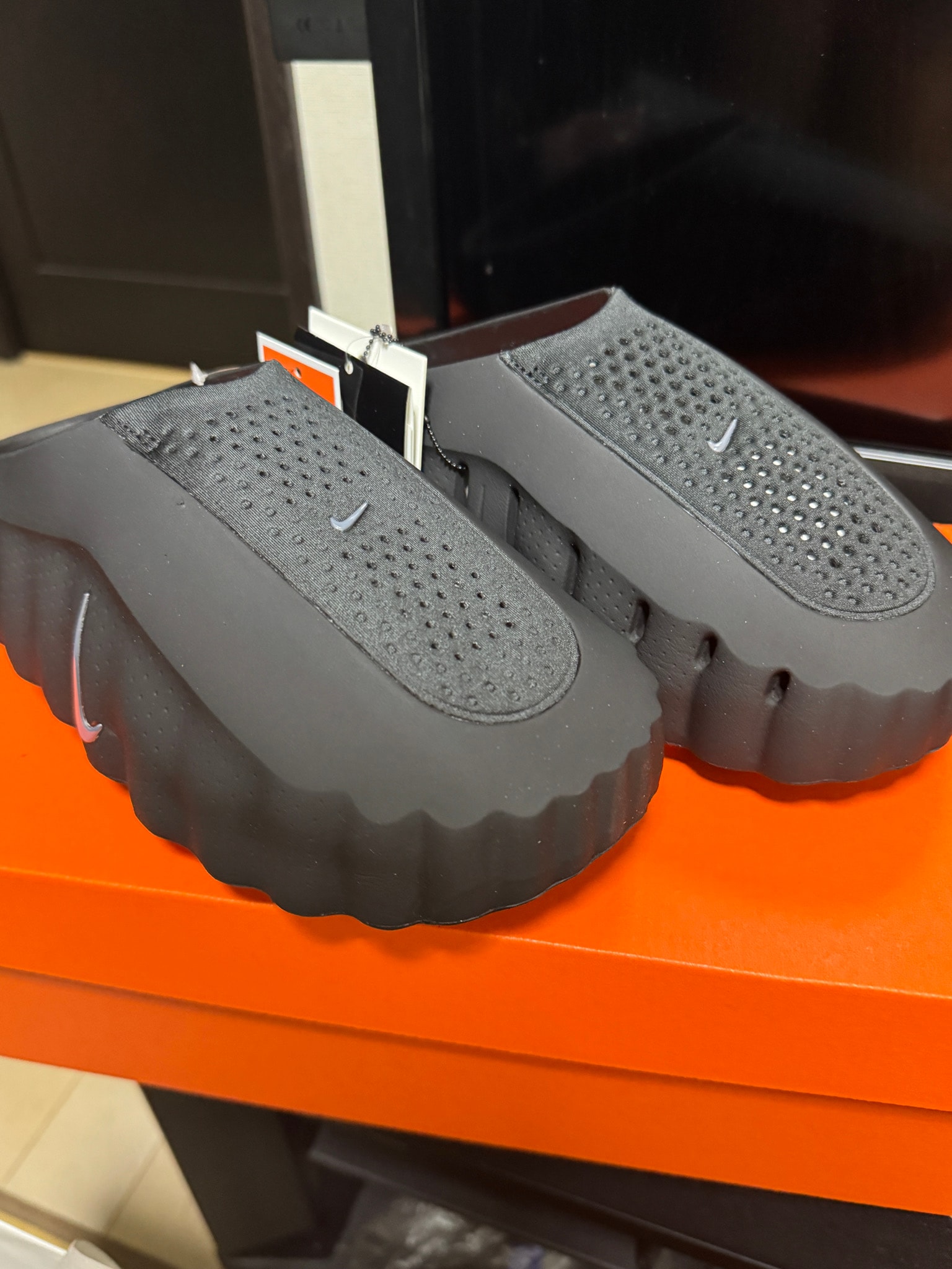 Nike Mind 001 Mules "Black/Hyper Crimson"
