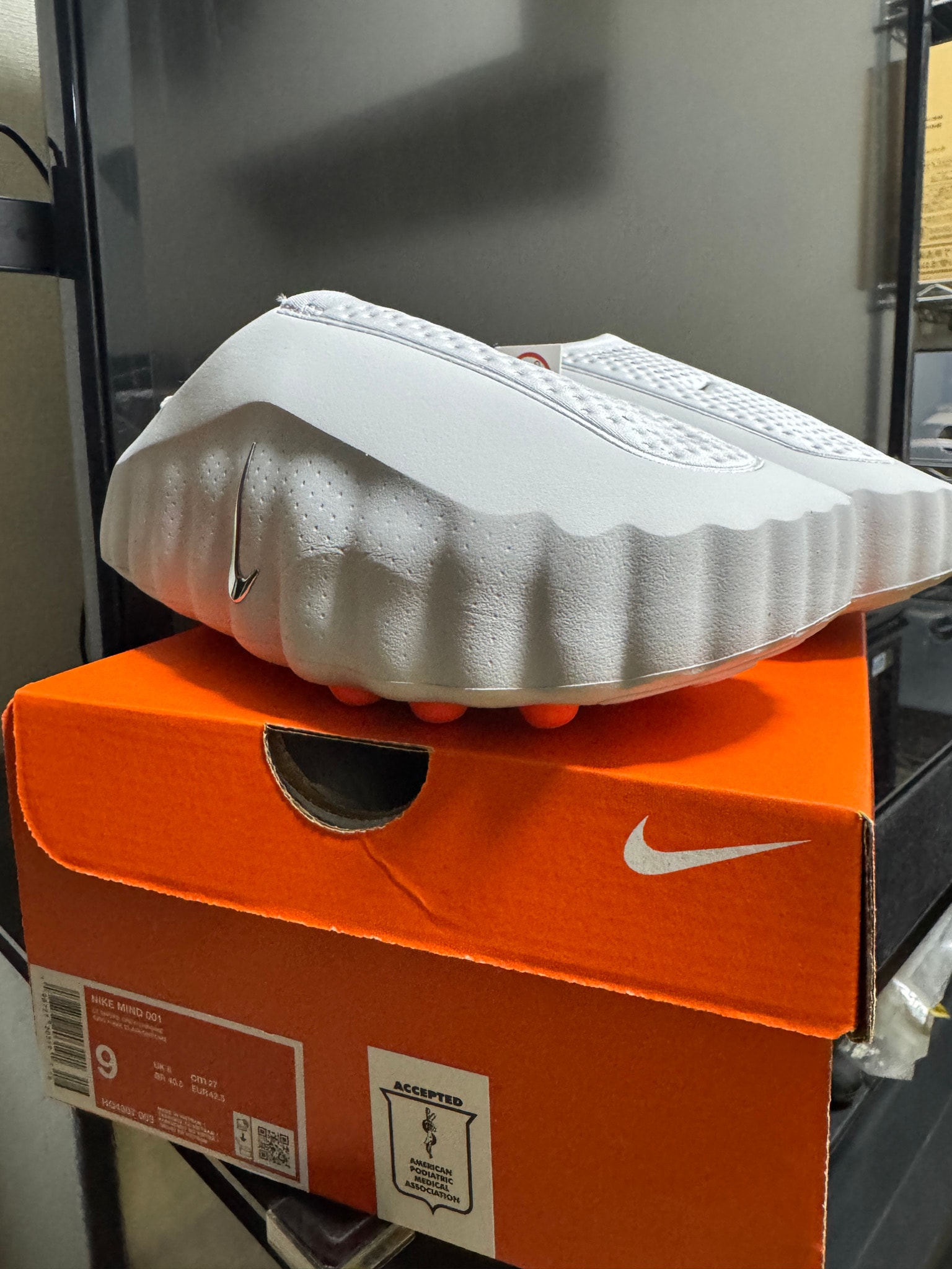 Nike Mind 001 Mules "Light Smoke Grey/Hyper Crimson"
