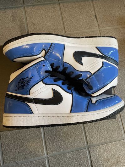 Nike Air Jordan 1 Mid SE "Signal Blue"