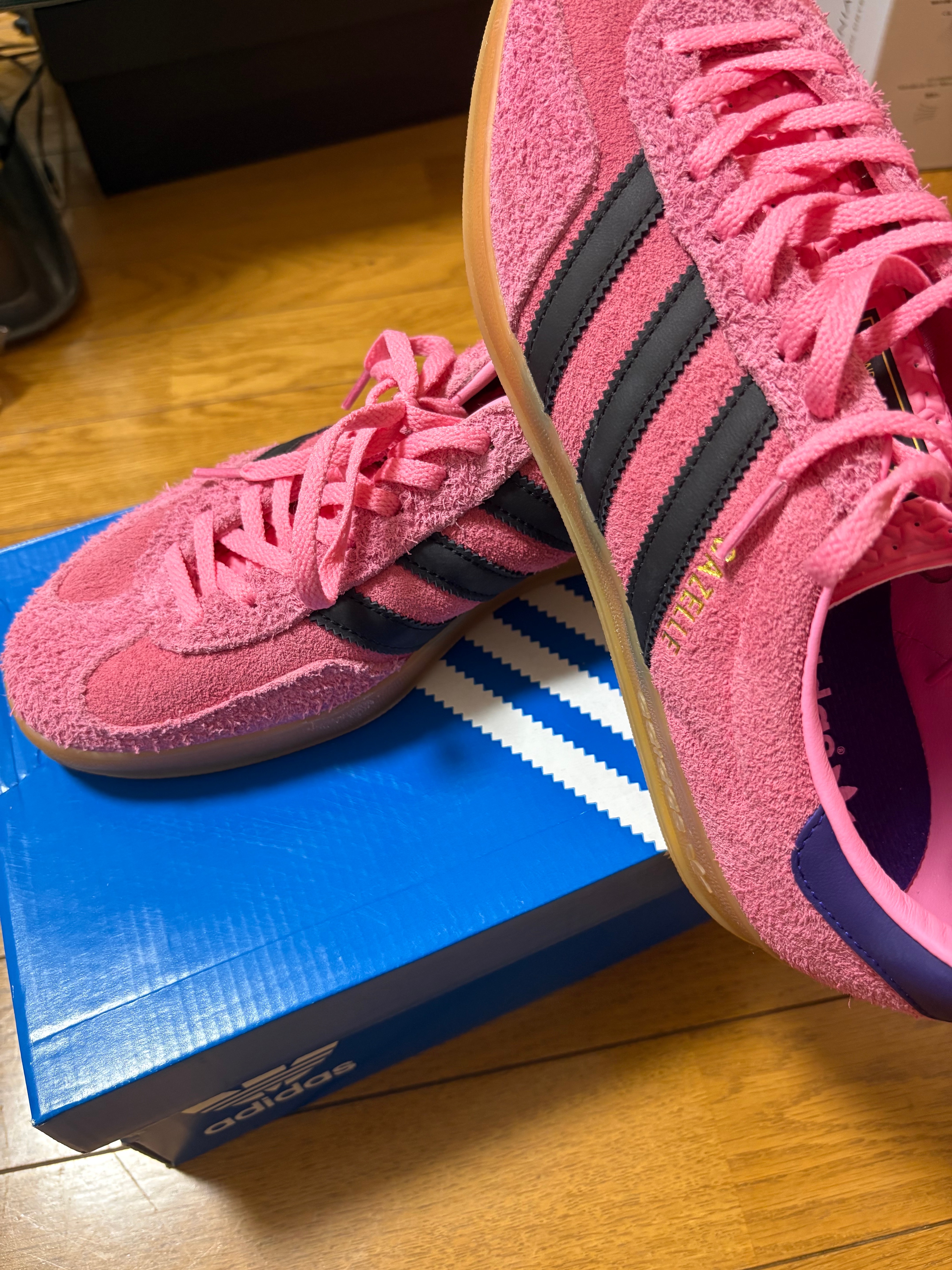 アディダス ウィメンズ ガゼル インドア "ブリスピンク/コアブラック/カレッジエイトパープル"