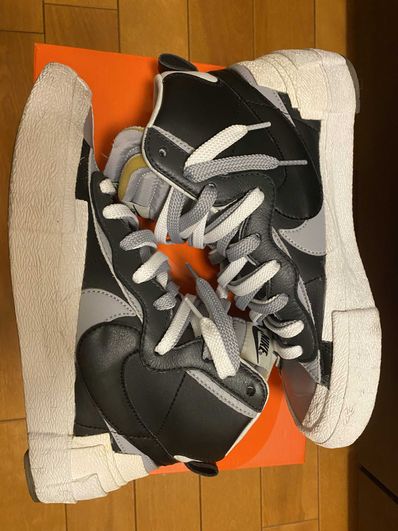 sacai × NIKE BLAZER MID "BLACK/WOLF GREY/WHITE"