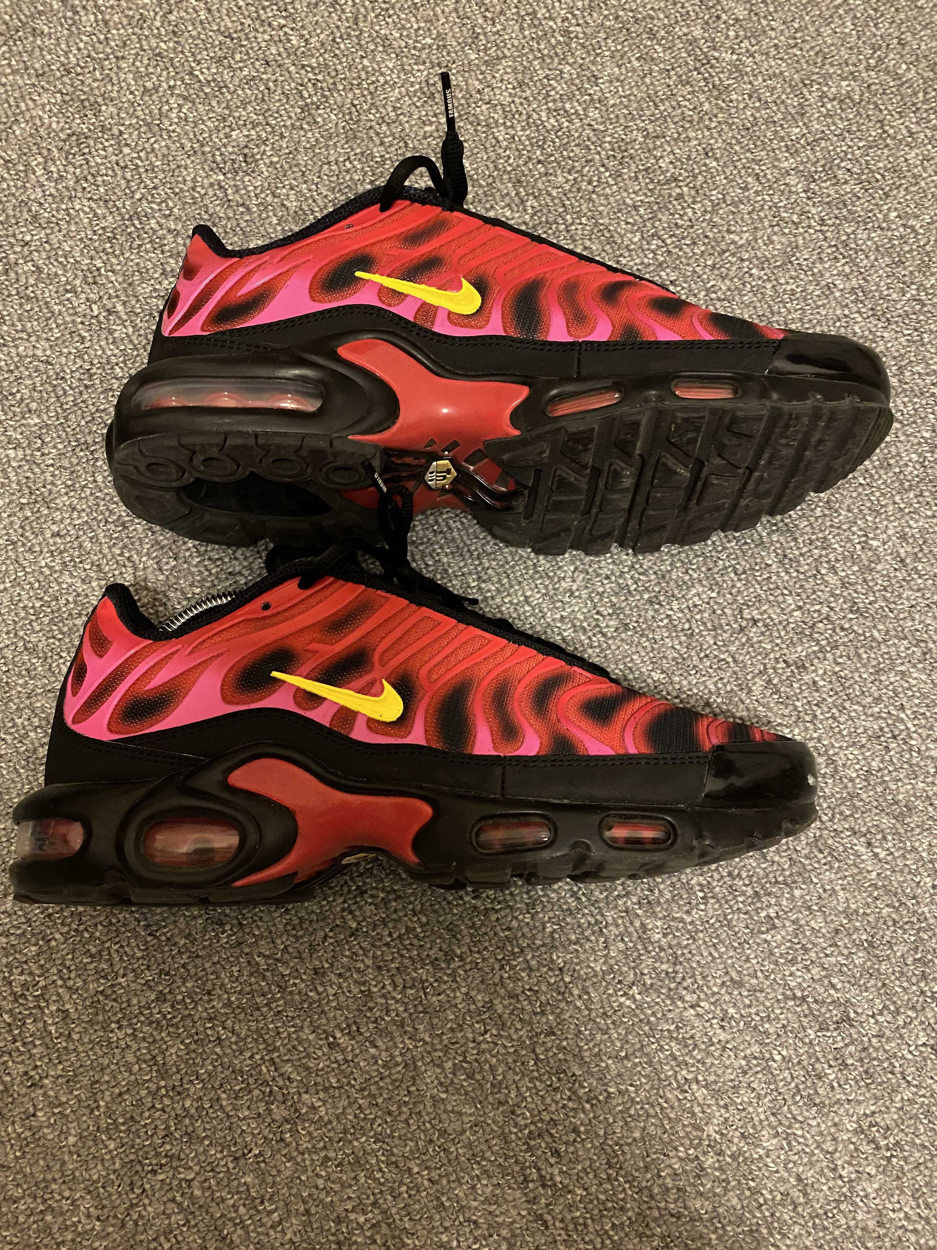 Supreme × Nike Air Max Plus "Hyper Grape"