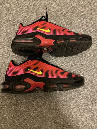 Supreme × Nike Air Max Plus "Hyper Grape"