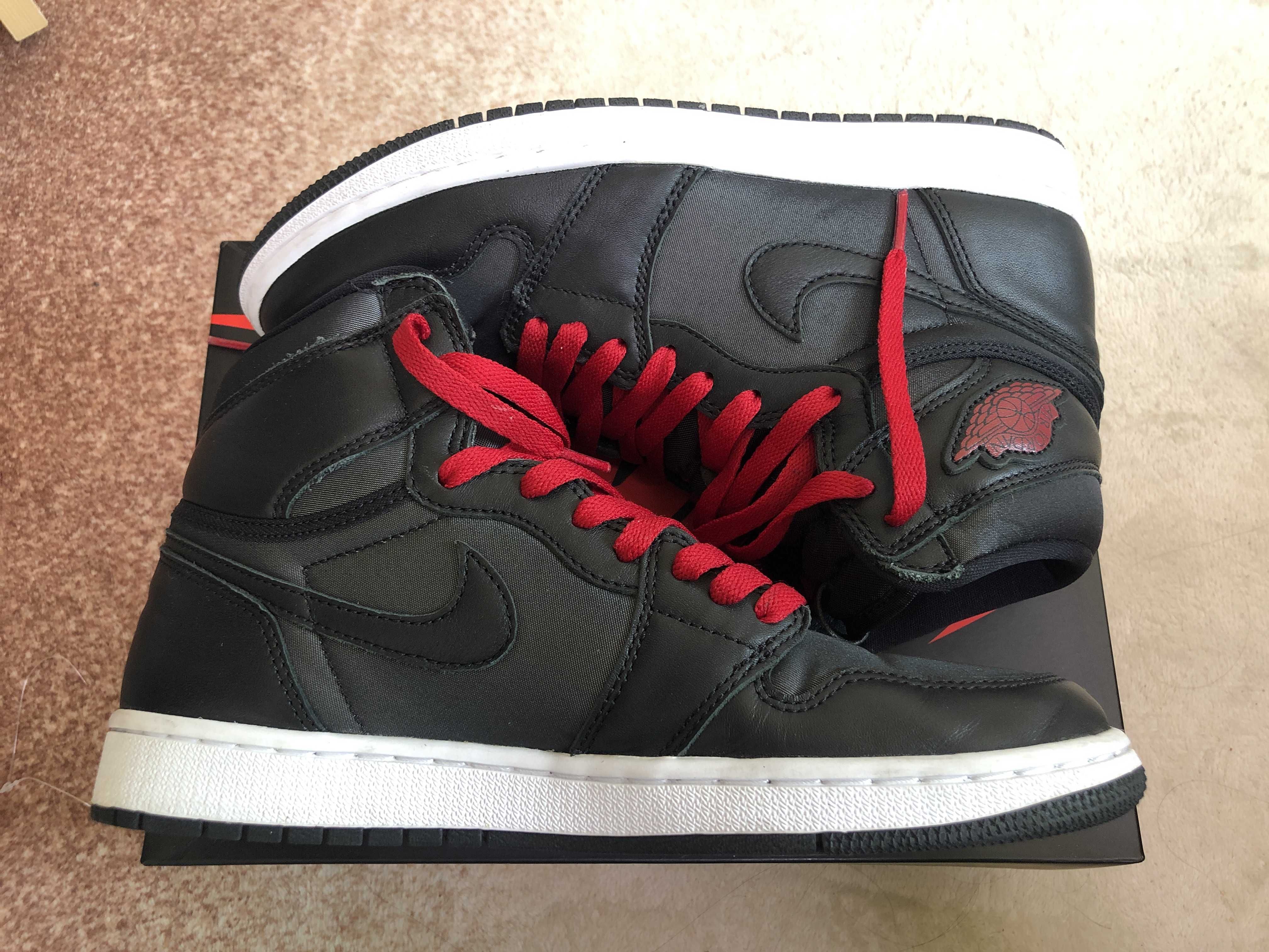 Nike Air Jordan 1 Retro High OG "Black/Metallic Silver/Gym Red"