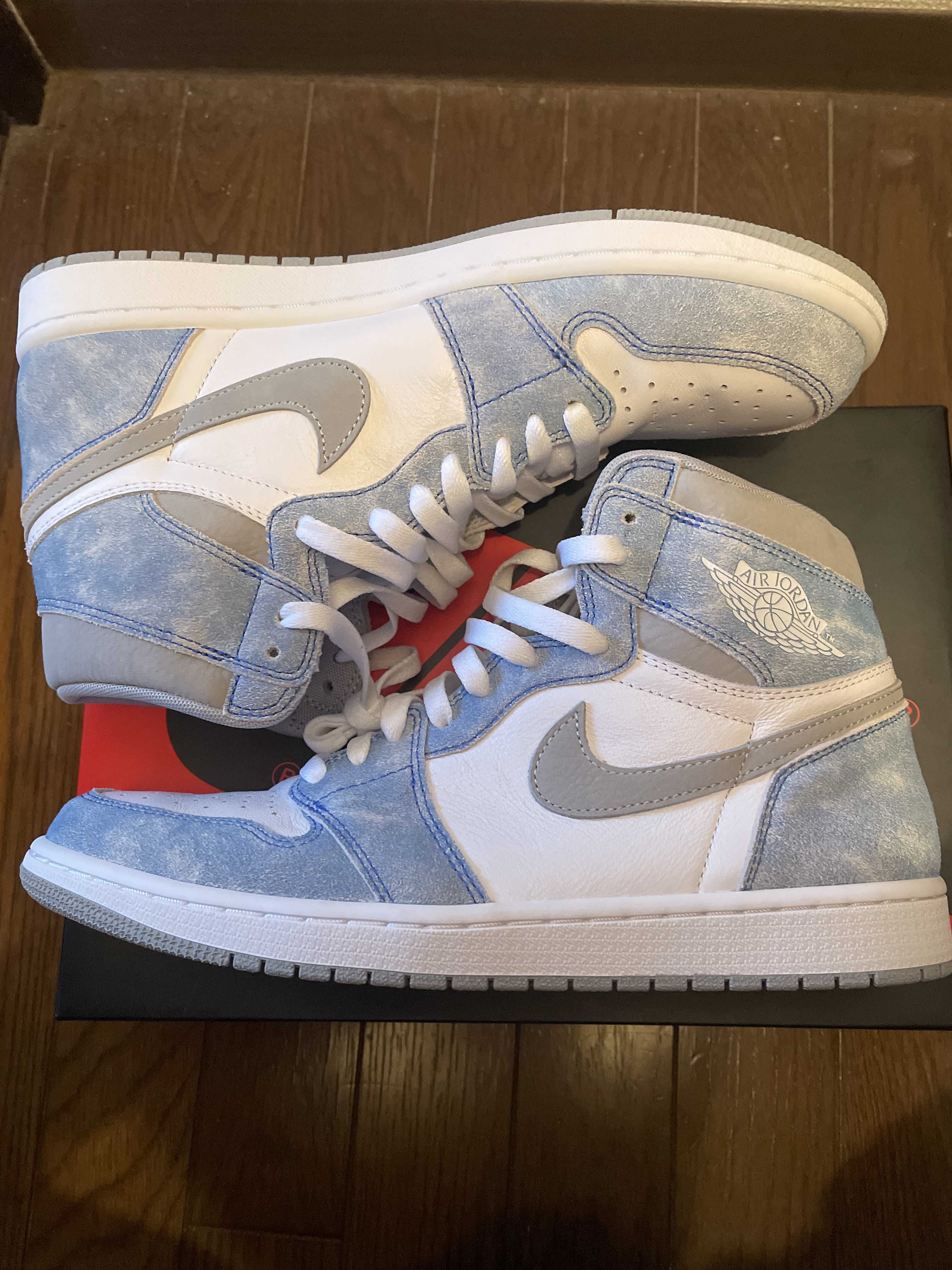 Nike Air Jordan 1 High OG "Hyper Royal"