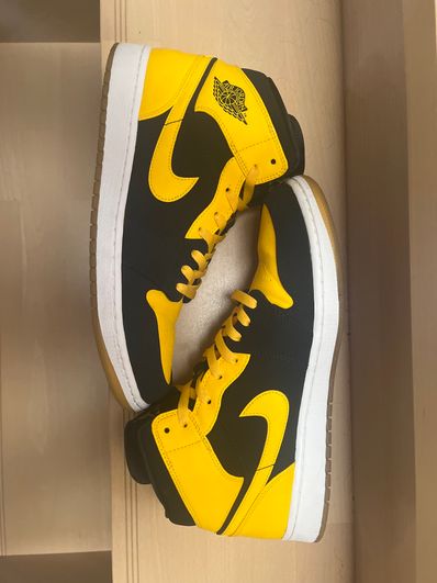 Nike Air Jordan 1 Retro Mid "New Love" (2017)