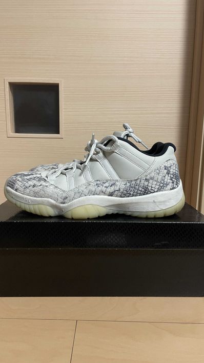 Nike Air Jordan 11 Low Snakeskin "Light Bone/University Red/Sail/Black"