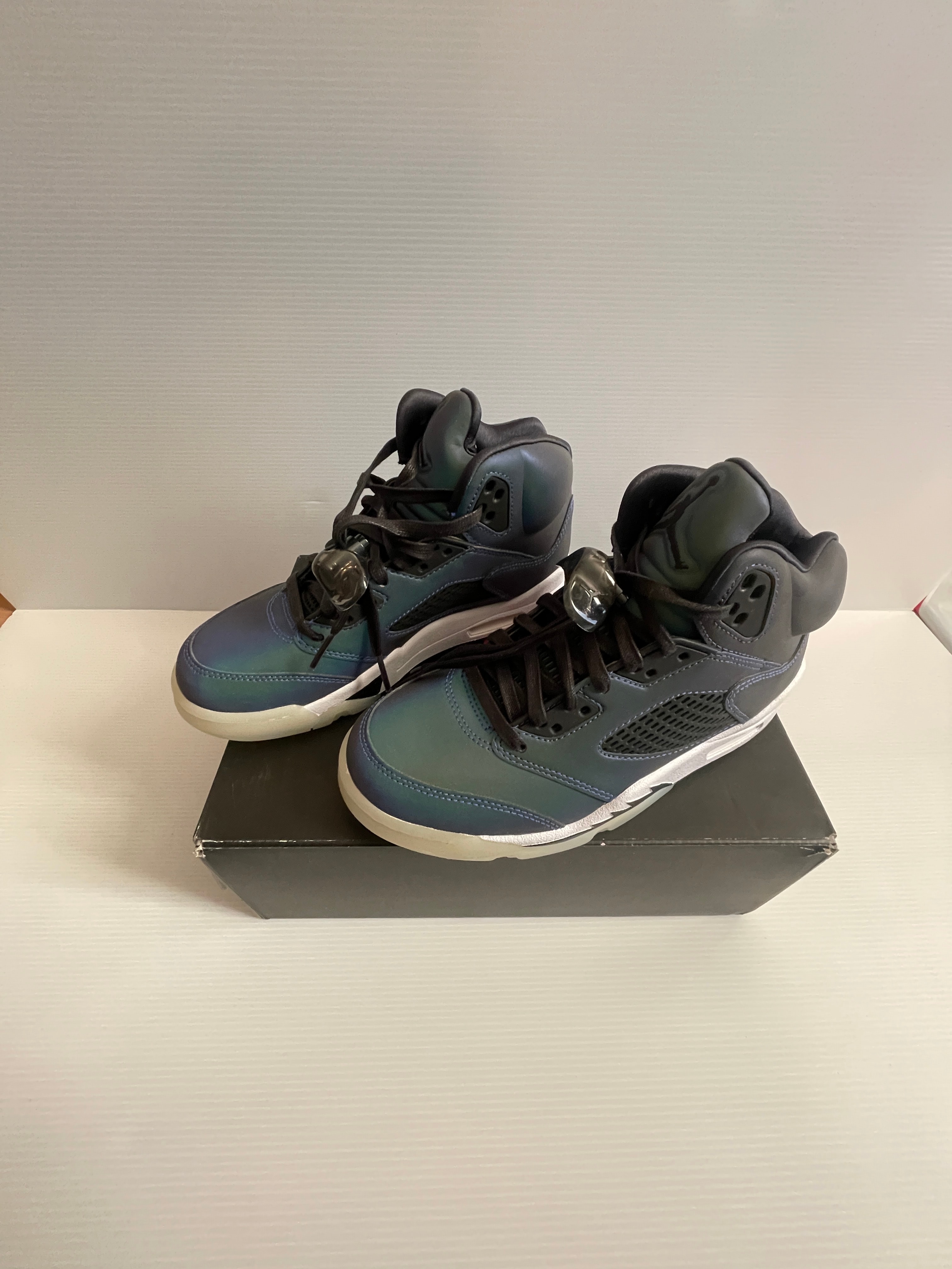 NIKE Women's AIR JORDAN 5 "IRIDESCENT OIL GREY"