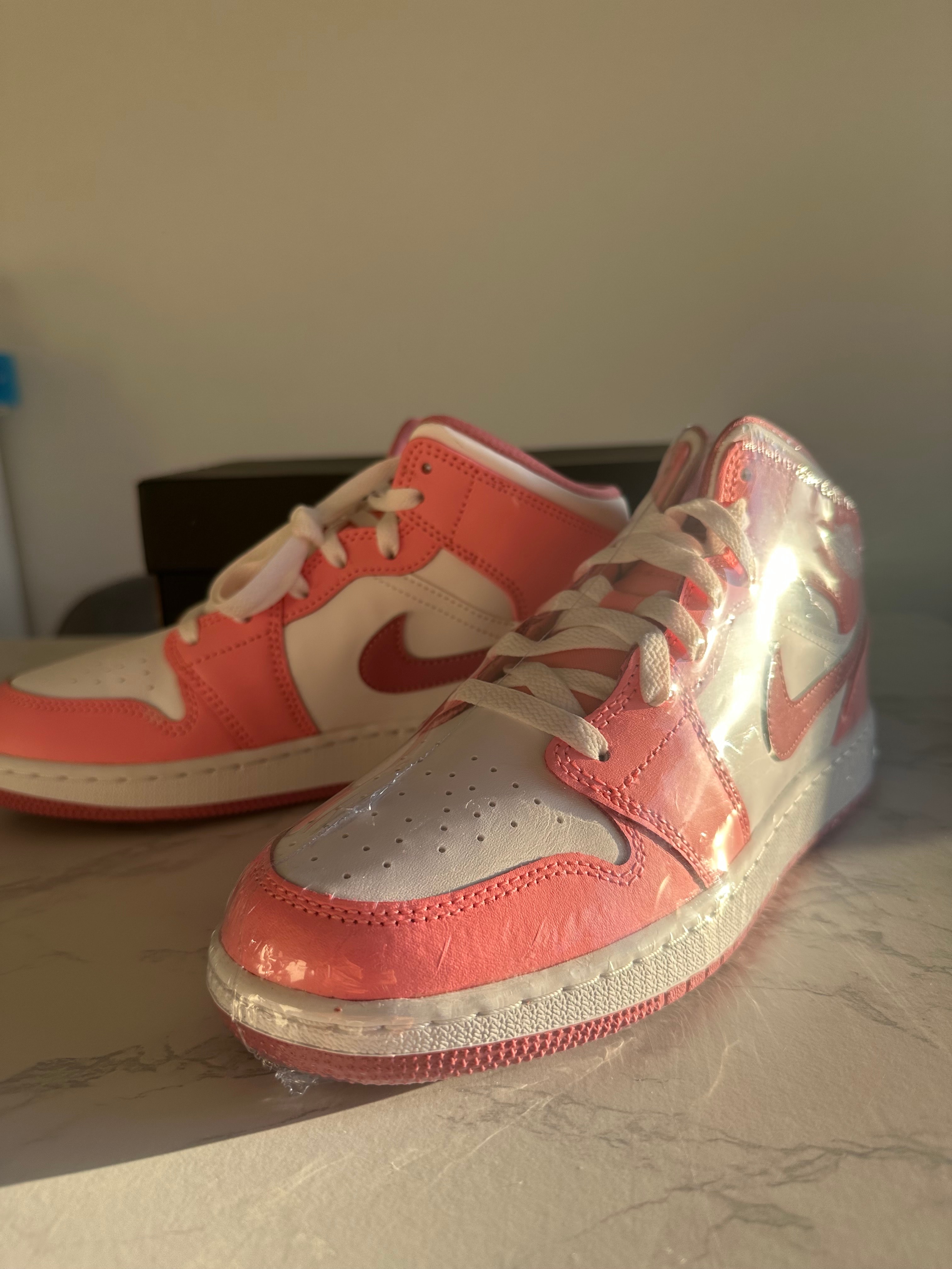 Nike GS Air Jordan 1 Mid "Coral Chalk/White/Desert Berry"