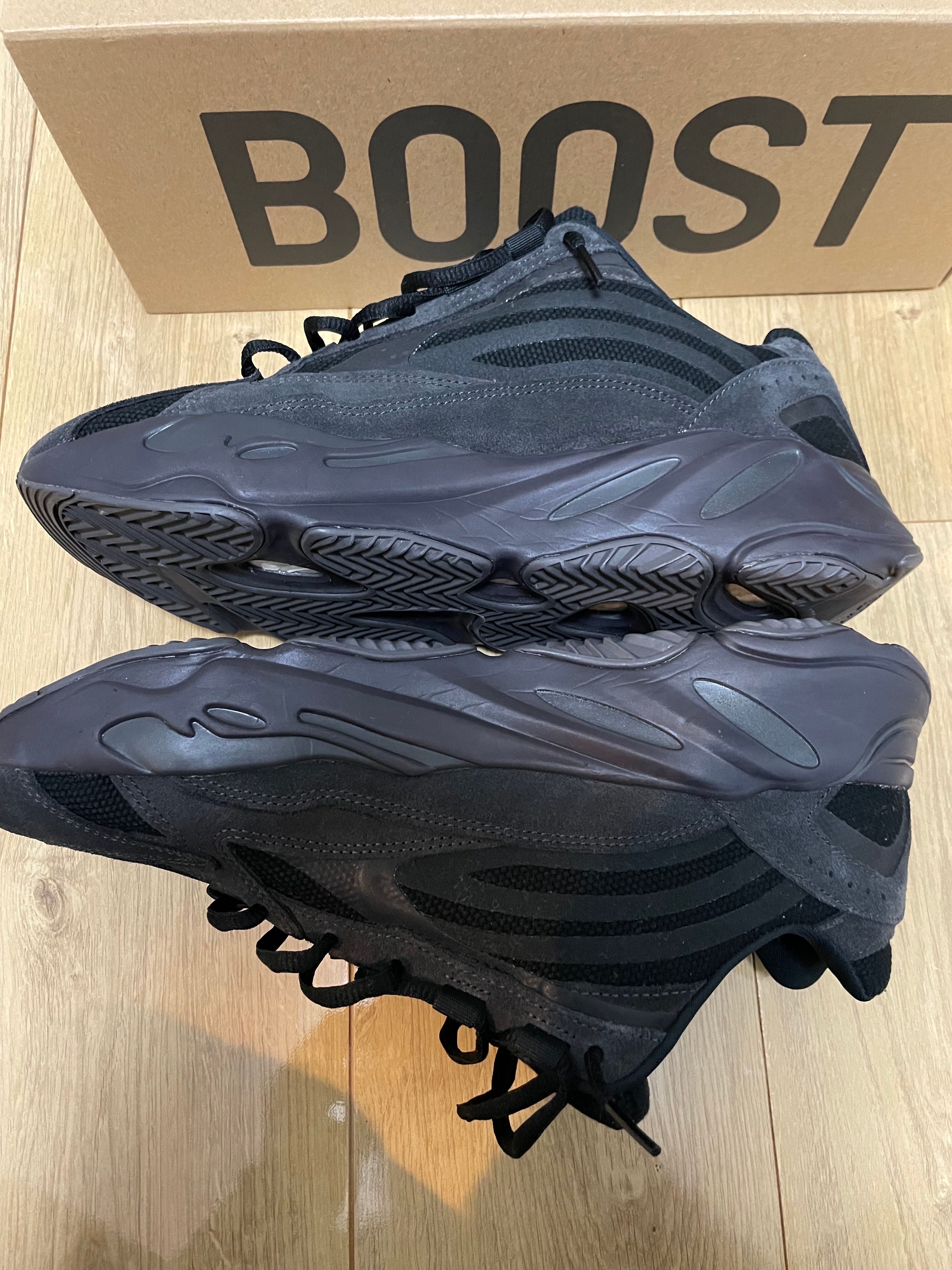 adidas YEEZY BOOST 700 V2 "Vanta"