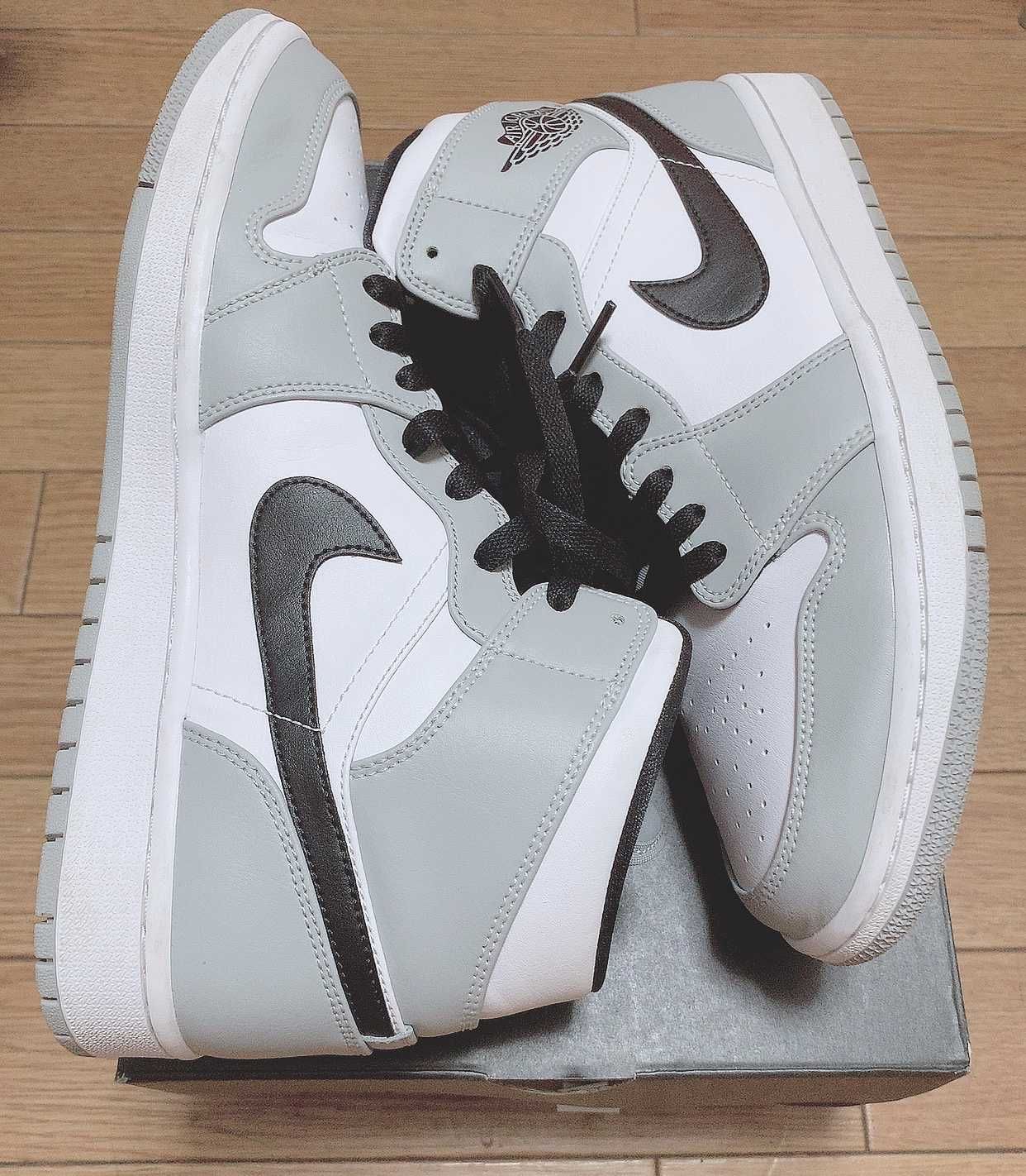 Nike Air Jordan 1 Mid "Light Smoke Grey/White/Black"