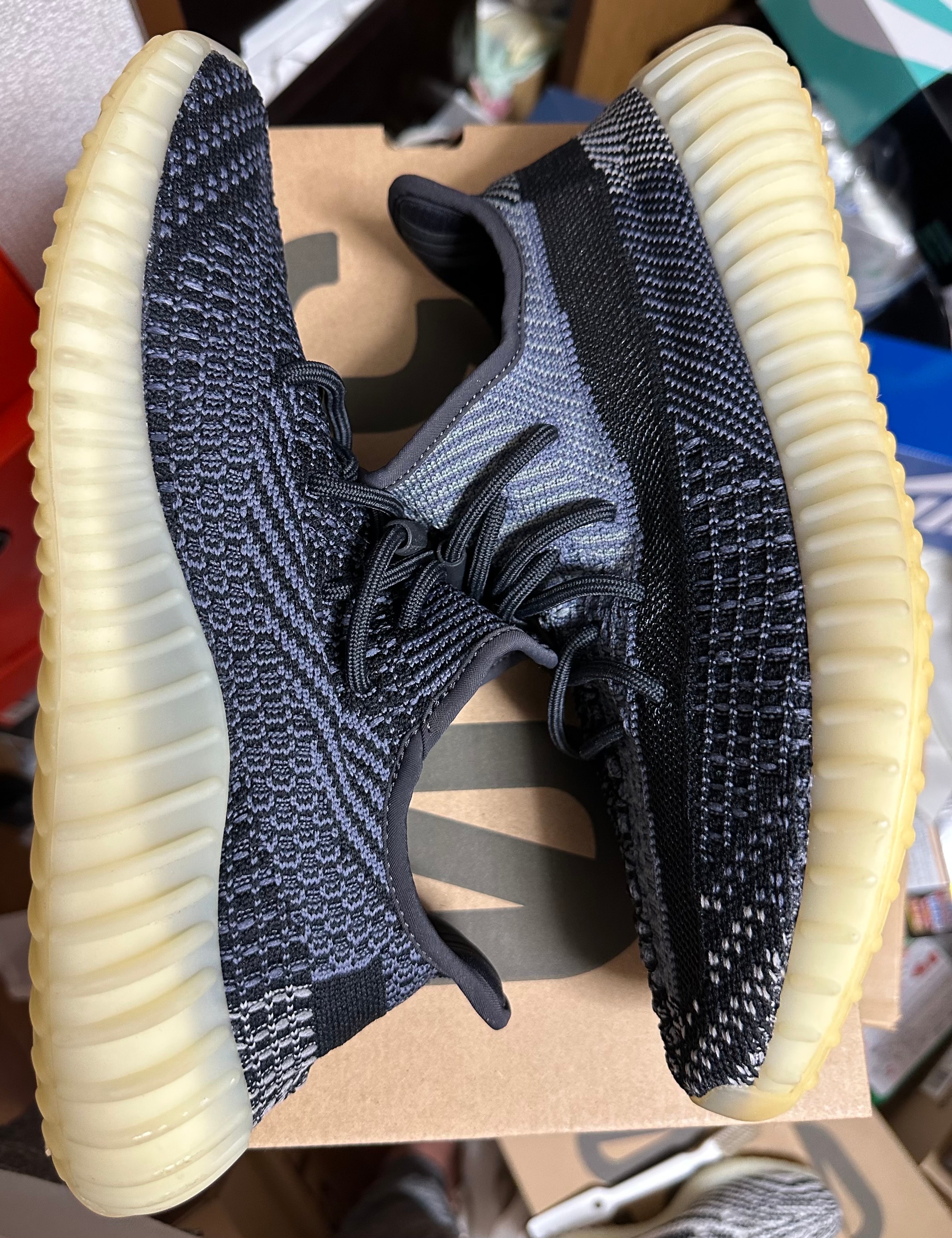 adidas YEEZY Boost 350V2 "Carbon"