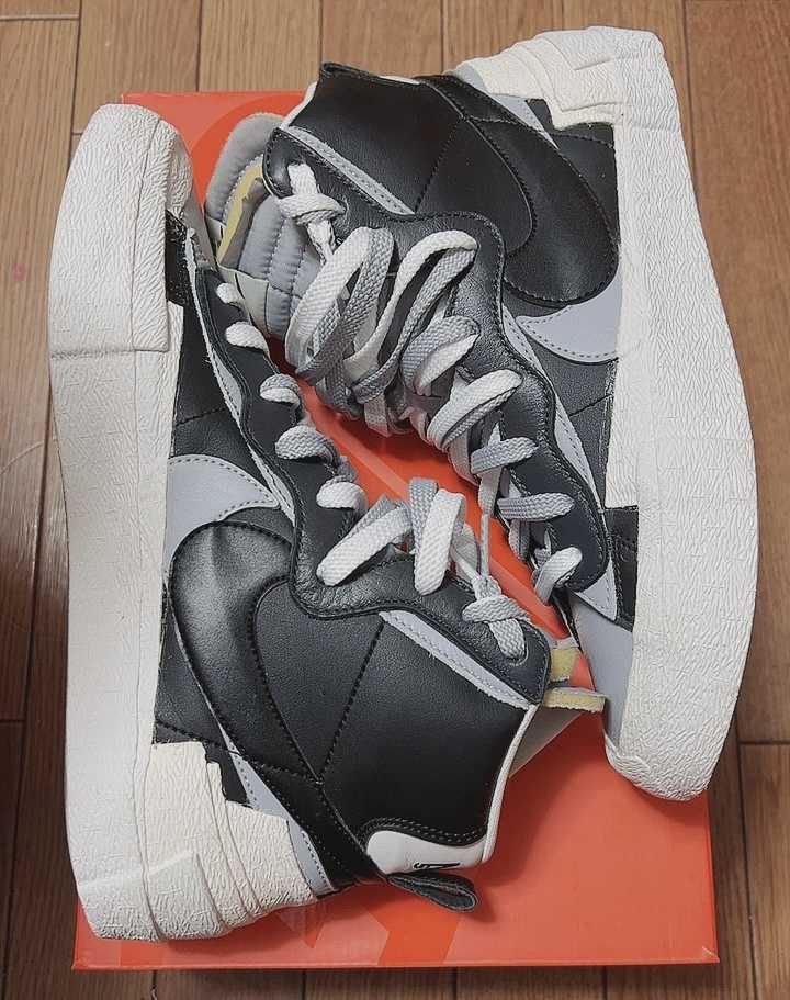 sacai × NIKE BLAZER MID "BLACK/WOLF GREY/WHITE"