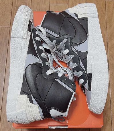 sacai × NIKE BLAZER MID "BLACK/WOLF GREY/WHITE"