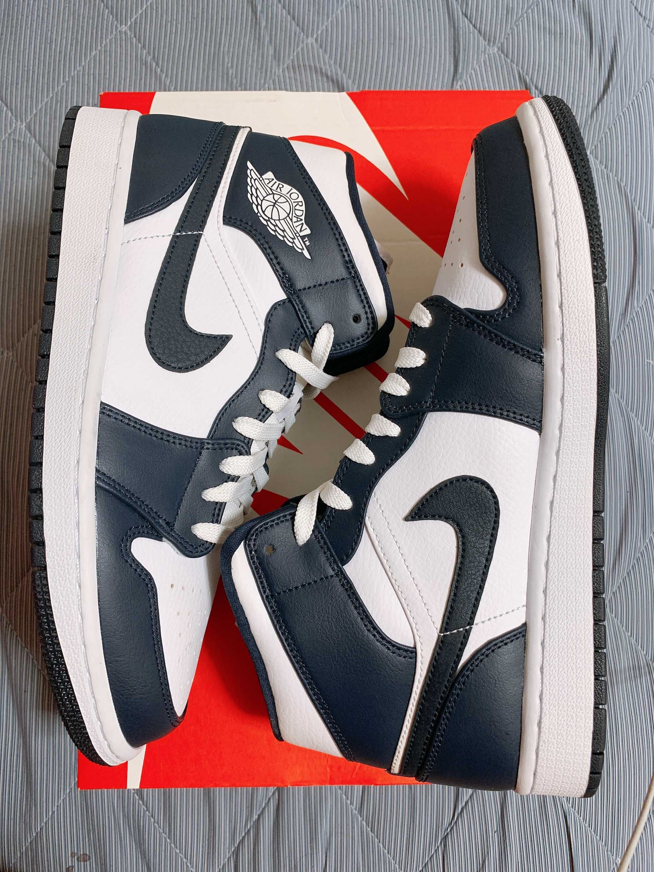 Nike Air Jordan 1 Mid "White Metallic Gold Obsidian"