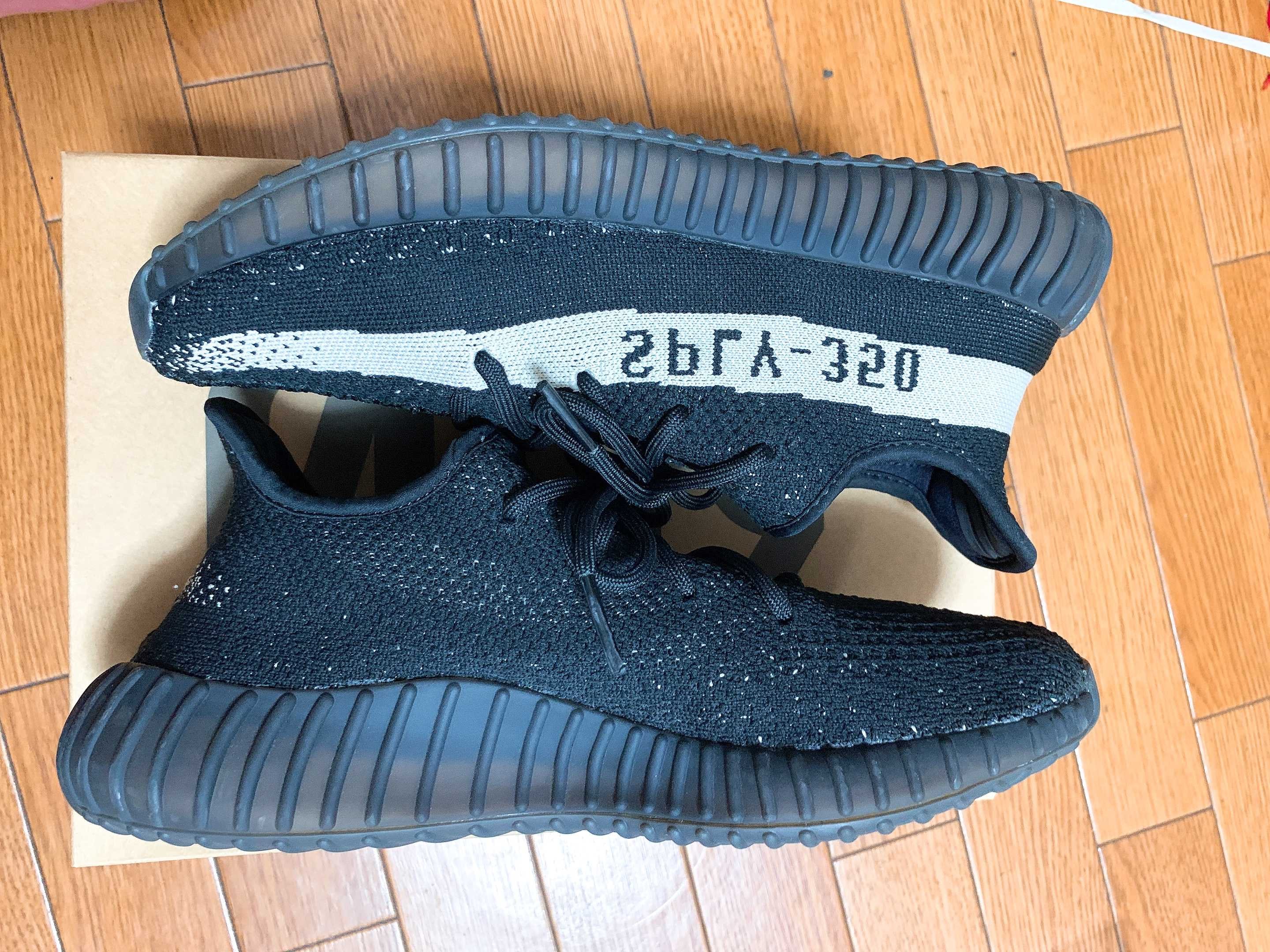 adidas YEEZY Boost 350 V2 "Oreo"